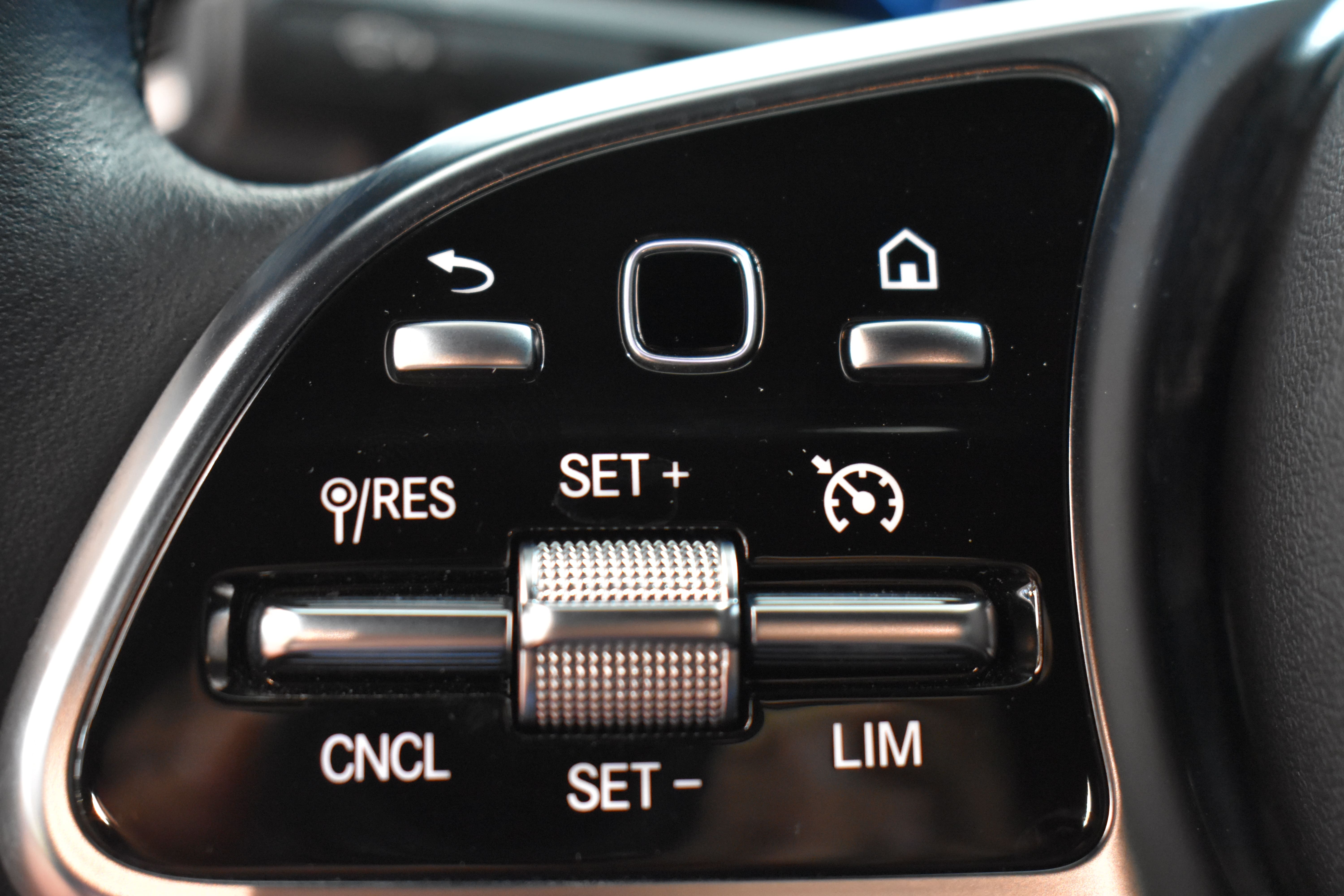 Vehicle gallery image 16