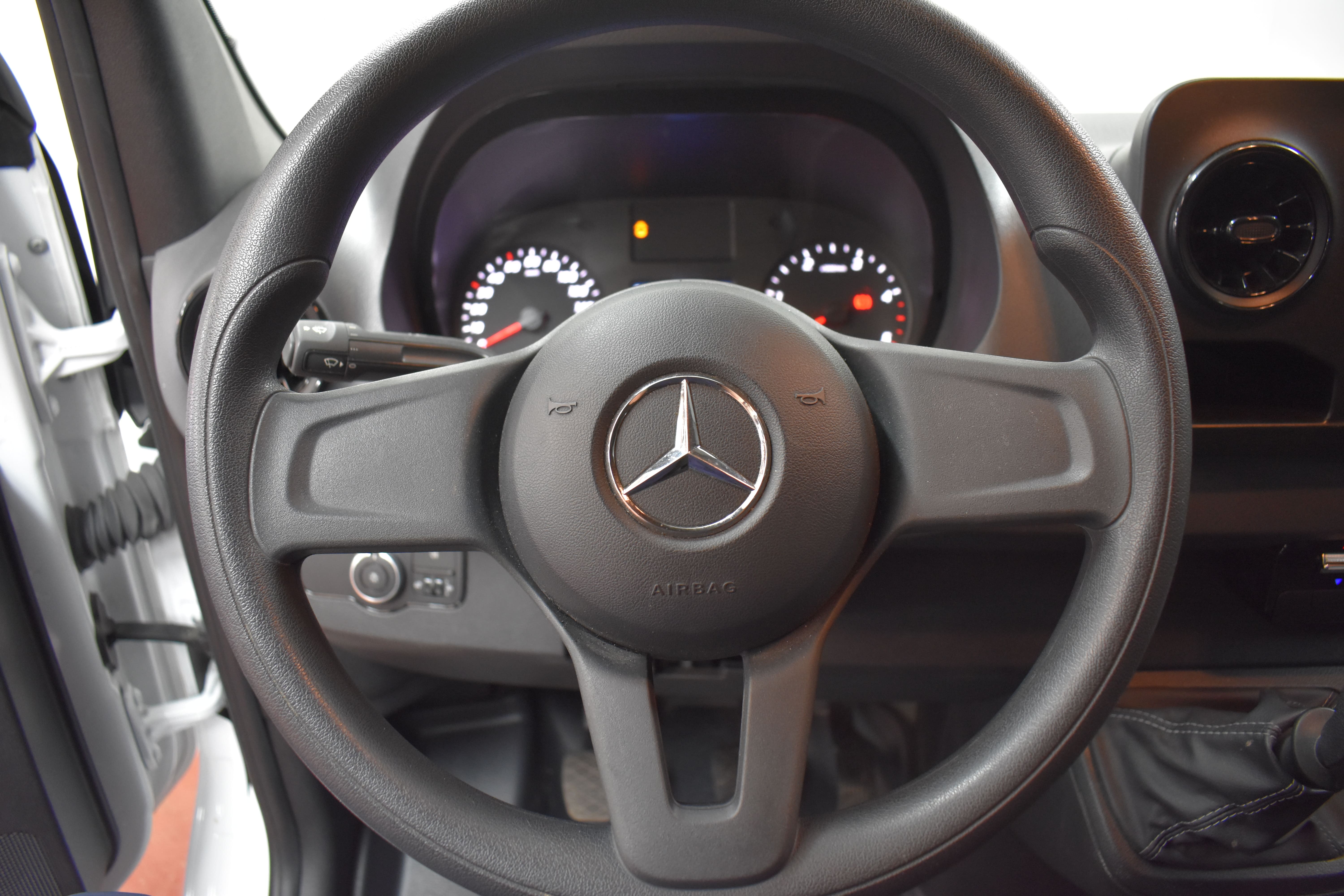 Vehicle gallery image 8