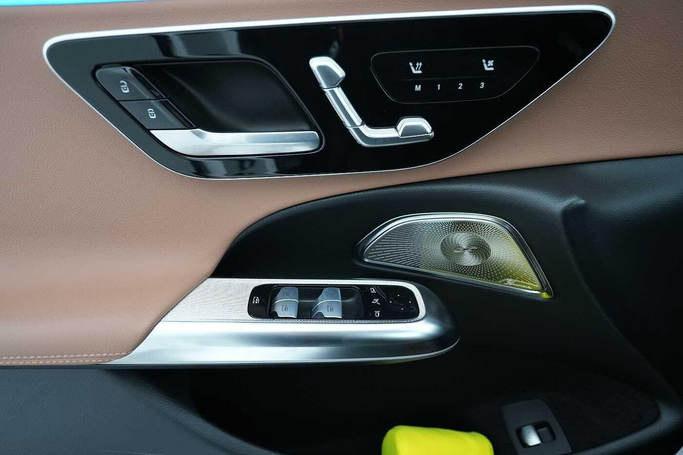 Vehicle gallery image 11