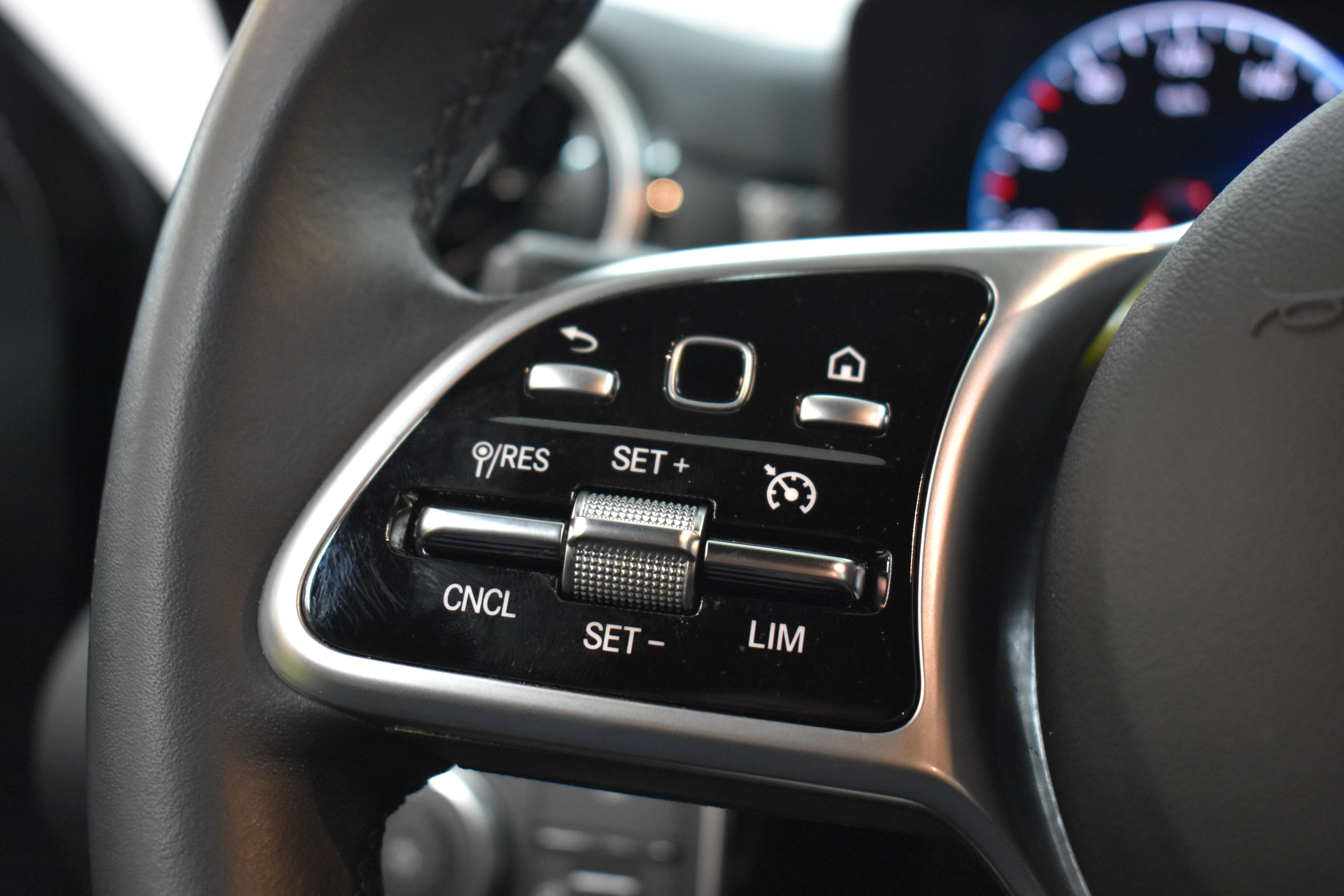 Vehicle gallery image 12