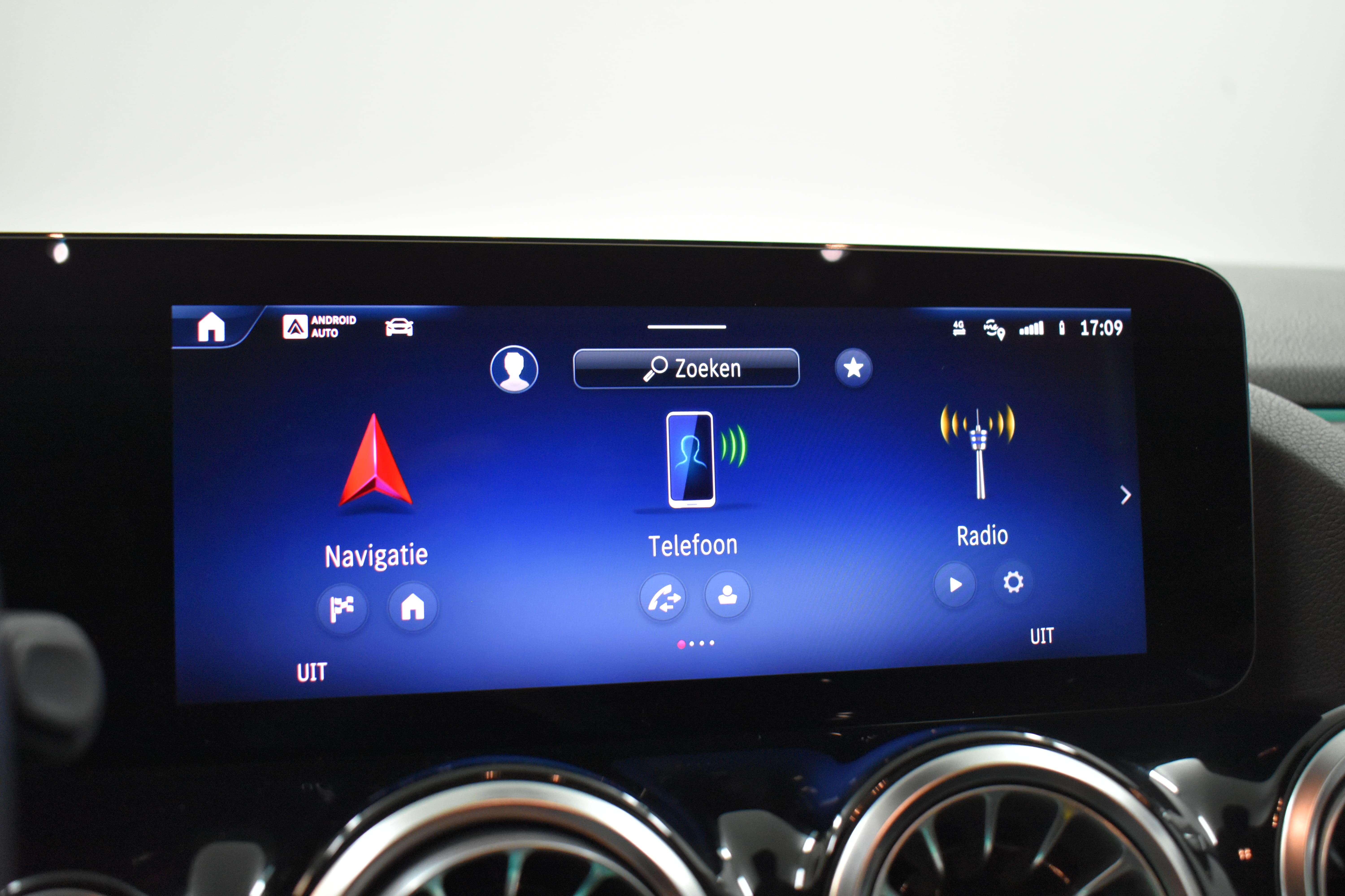 Vehicle gallery image 21