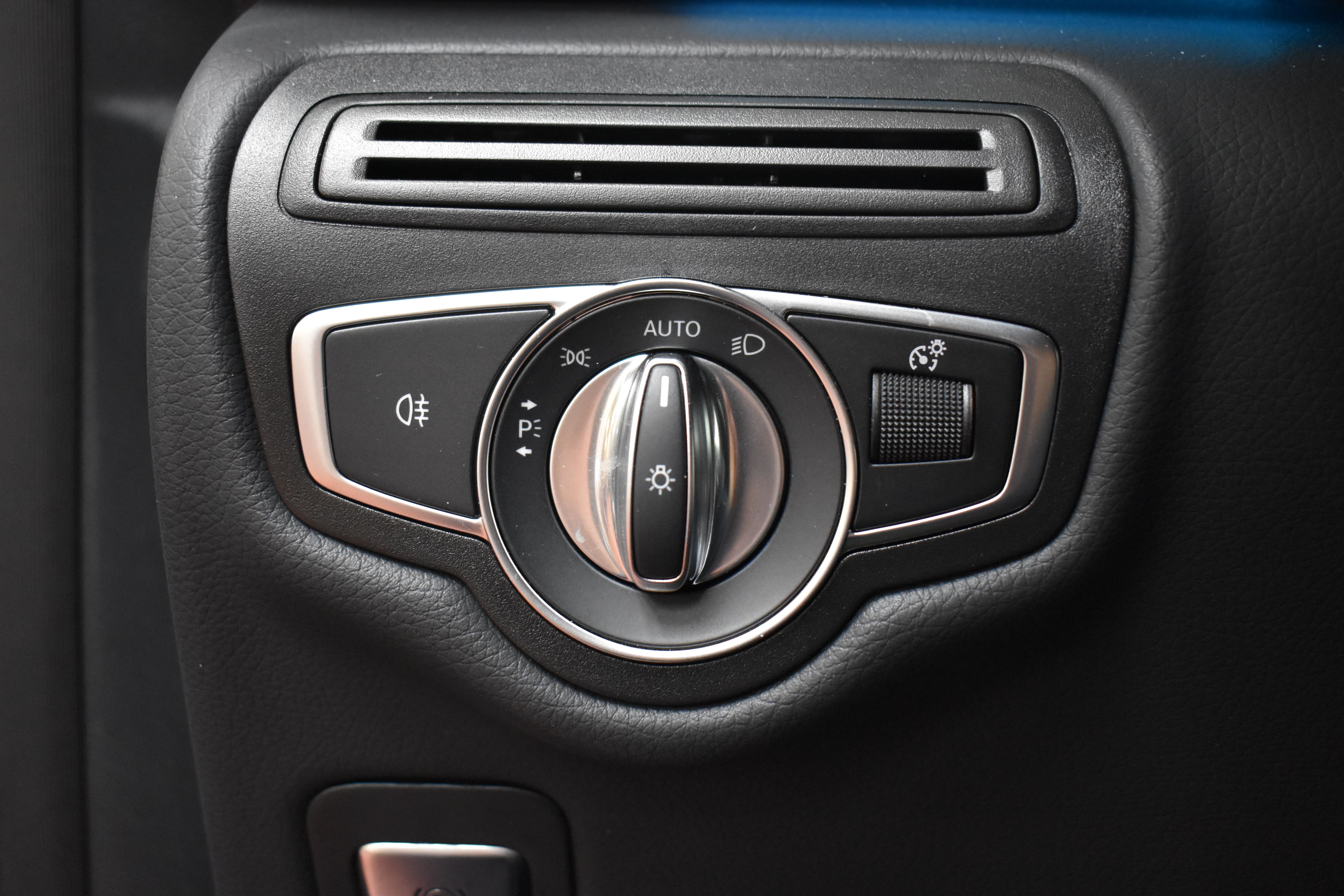 Vehicle gallery image 18