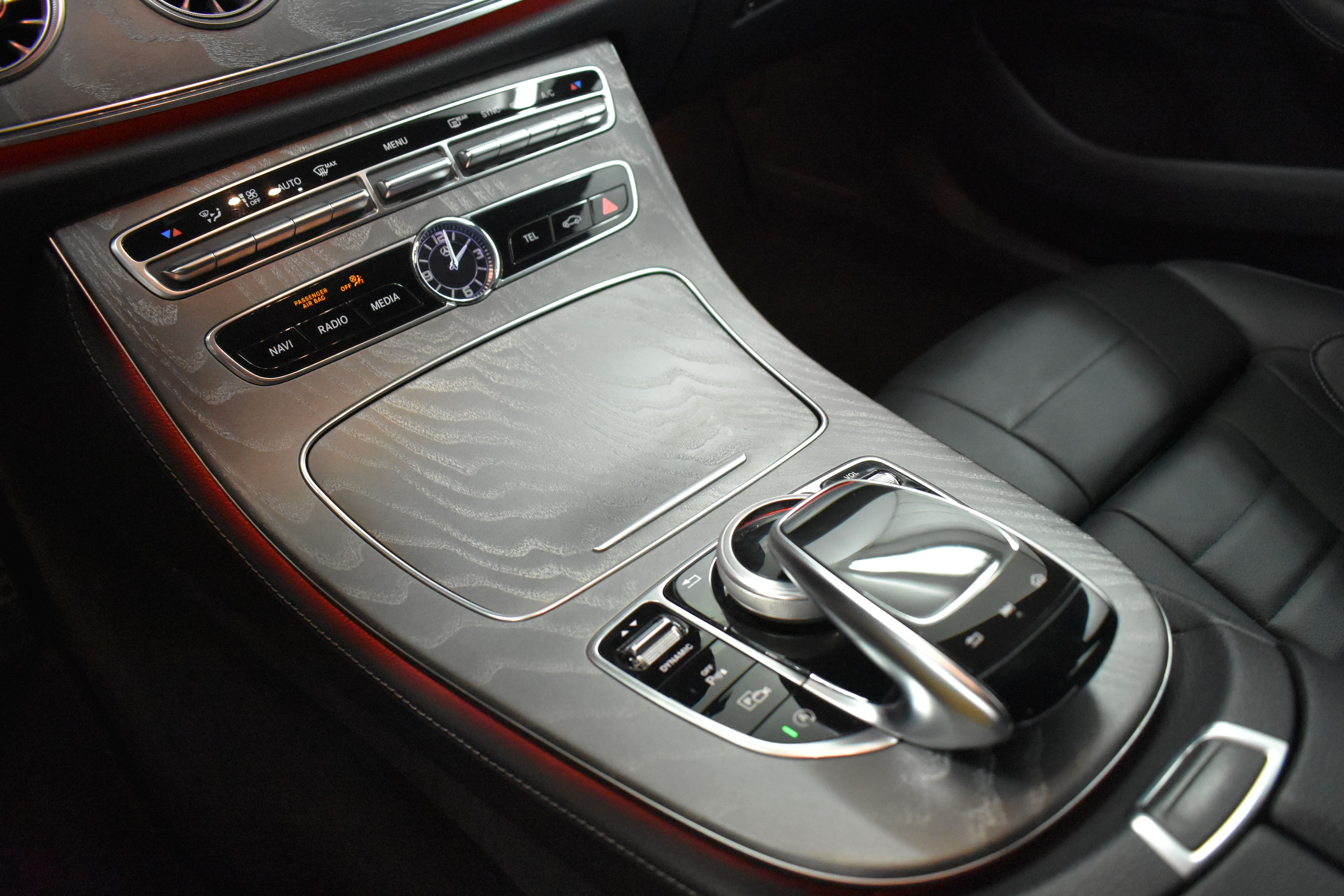 Vehicle gallery image 23