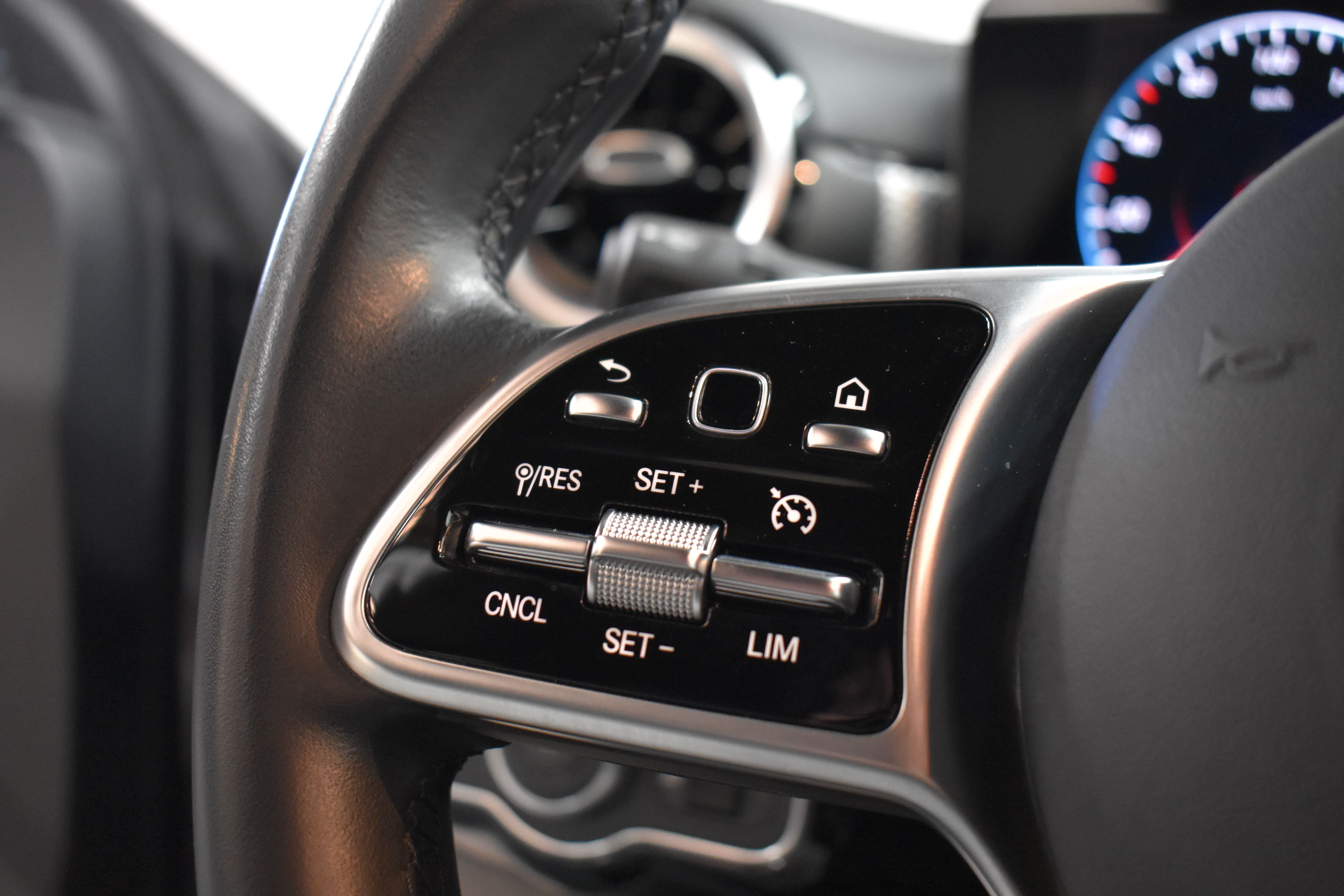 Vehicle gallery image 11