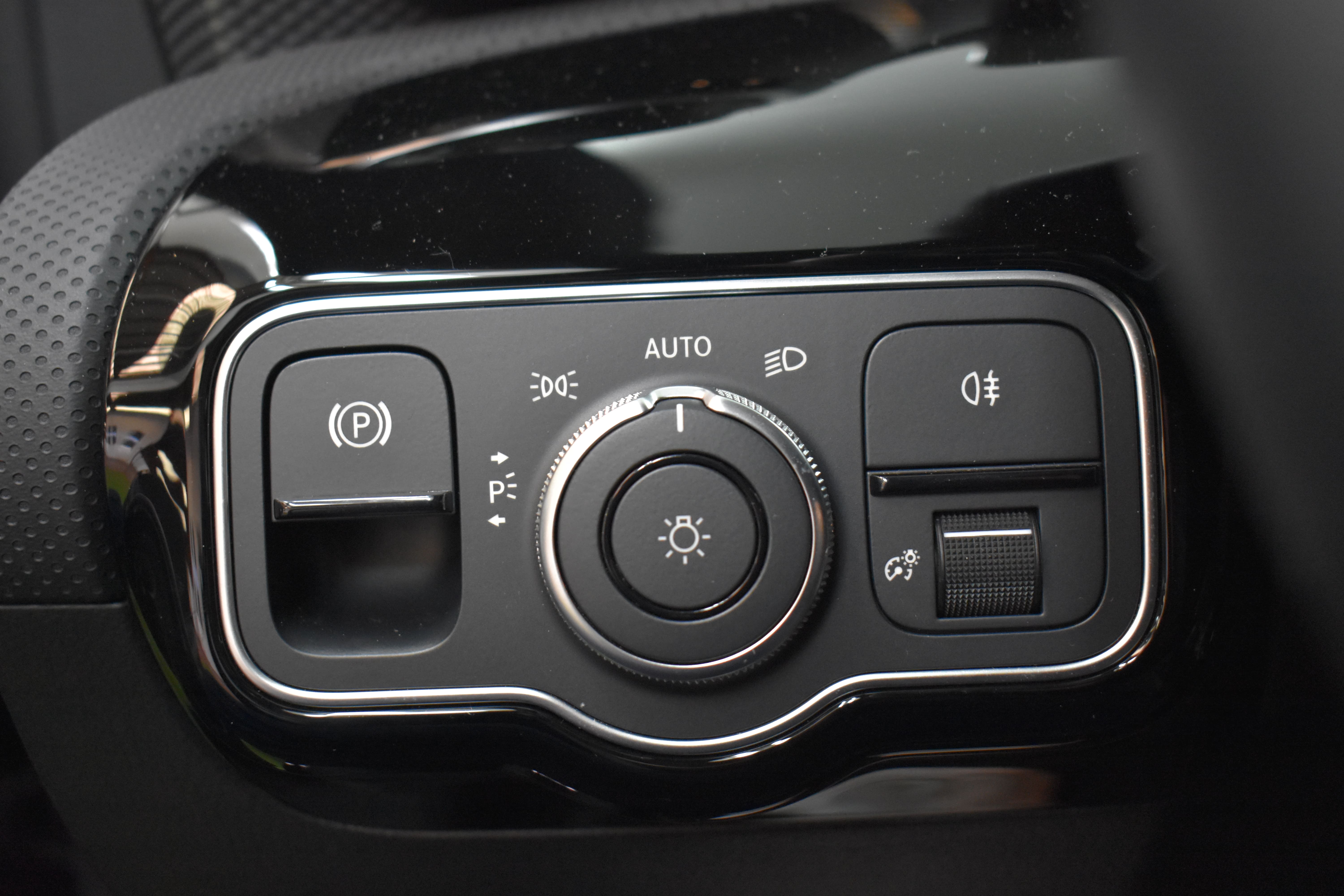 Vehicle gallery image 11