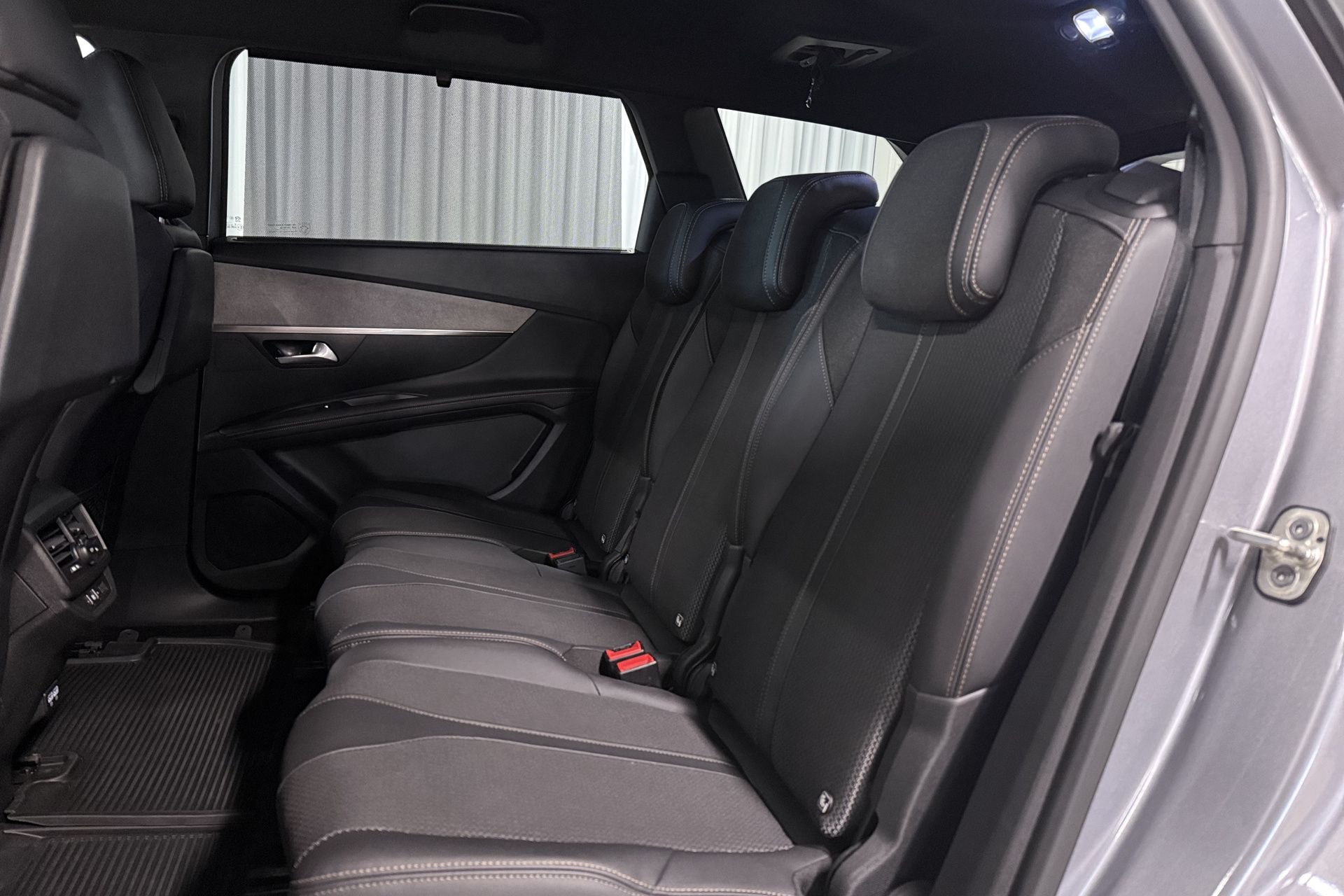 Vehicle gallery image 12