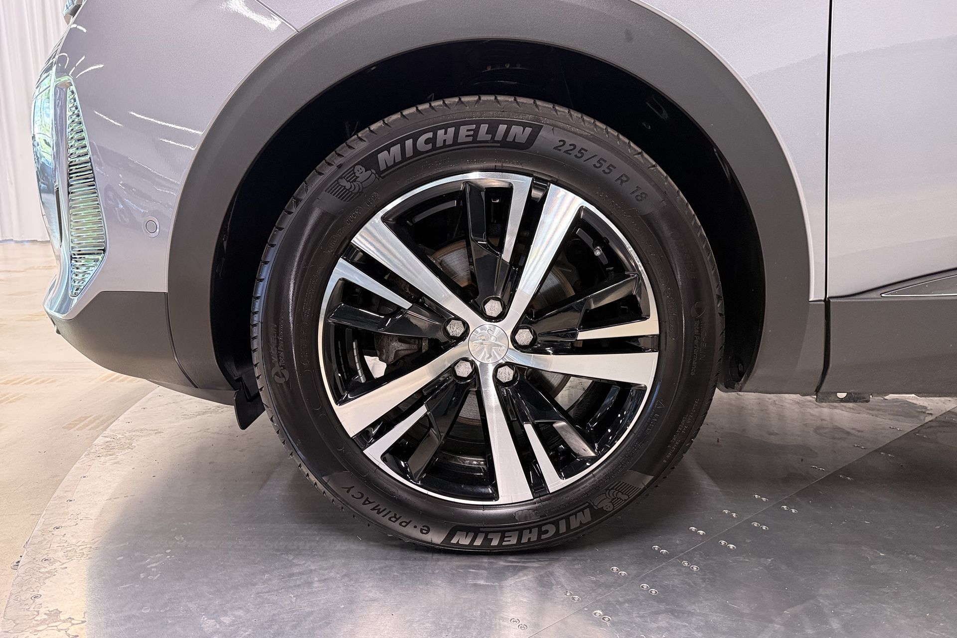 Vehicle gallery image 18
