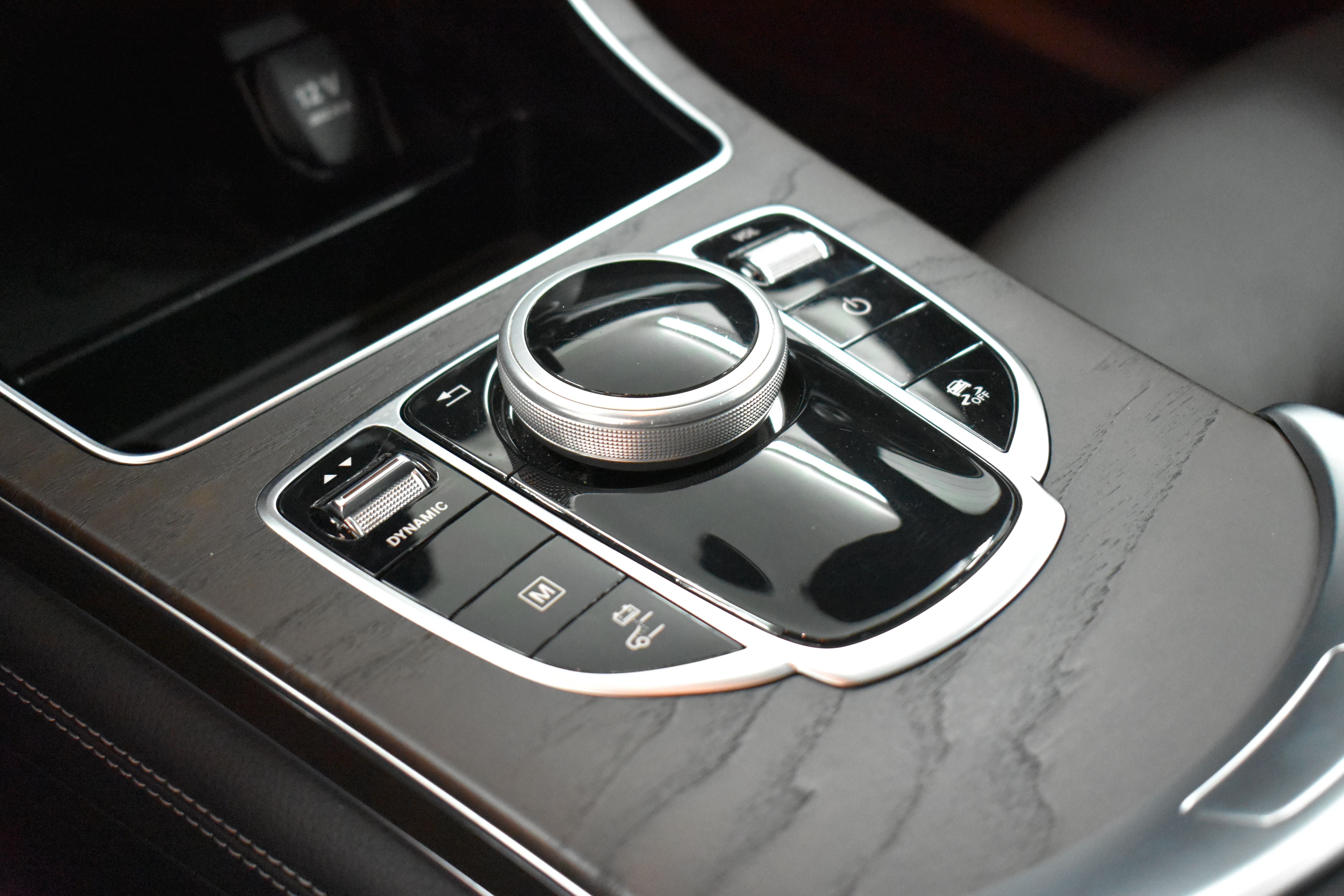 Vehicle gallery image 12