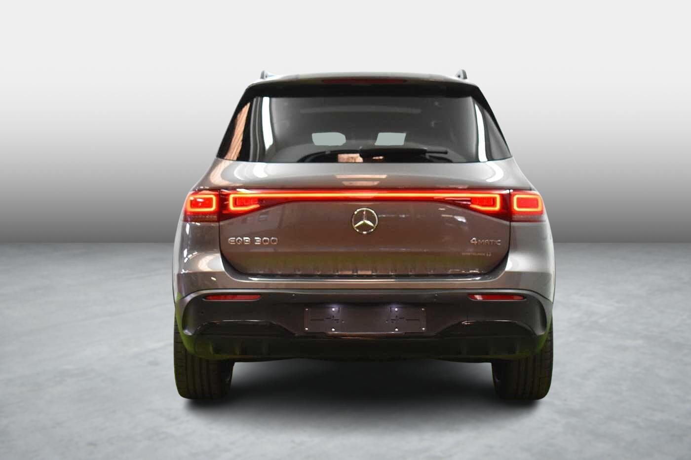 Vehicle gallery image 3