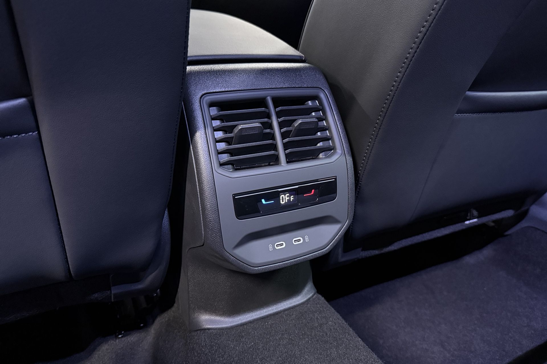 Vehicle gallery image 30
