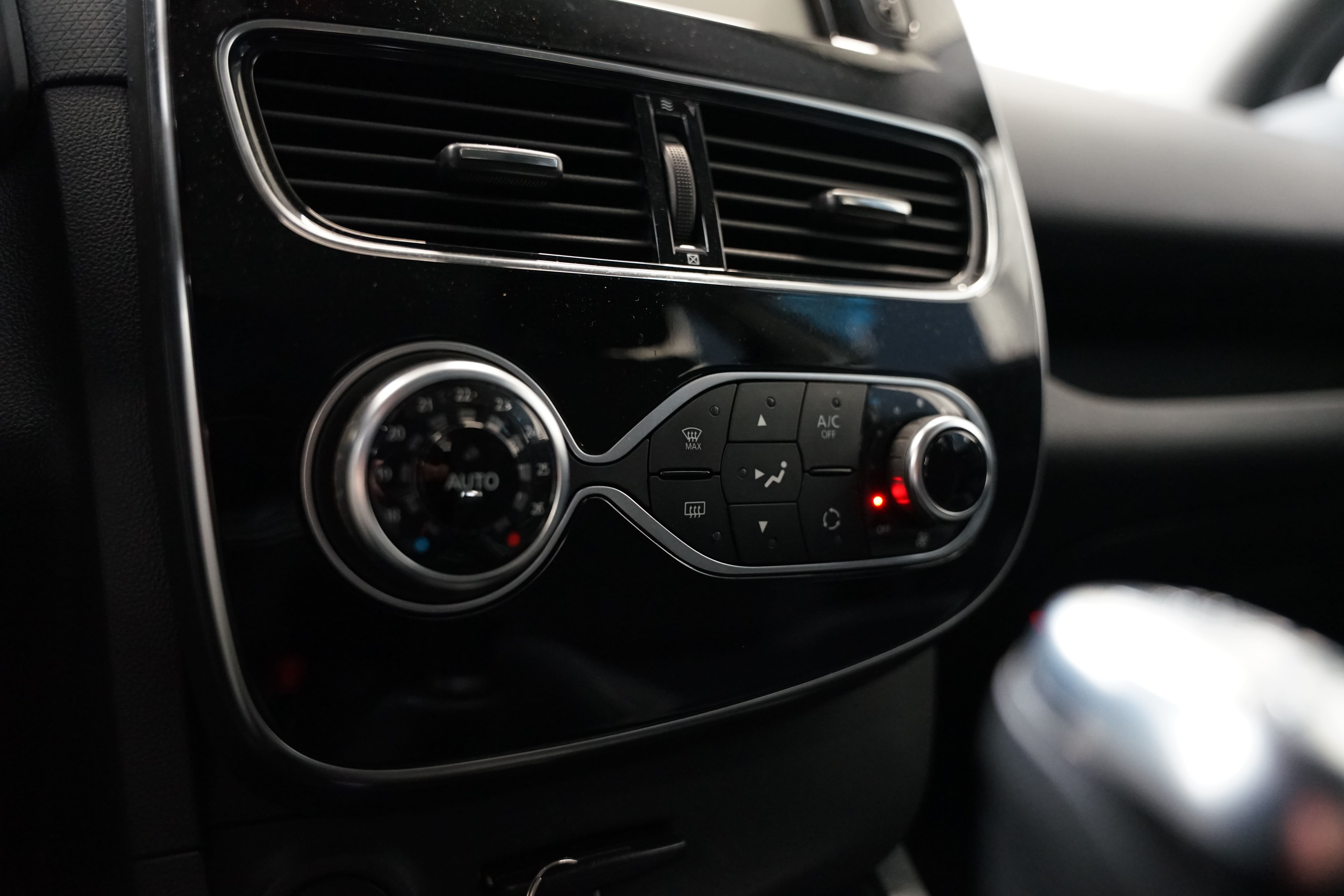 Vehicle gallery image 15