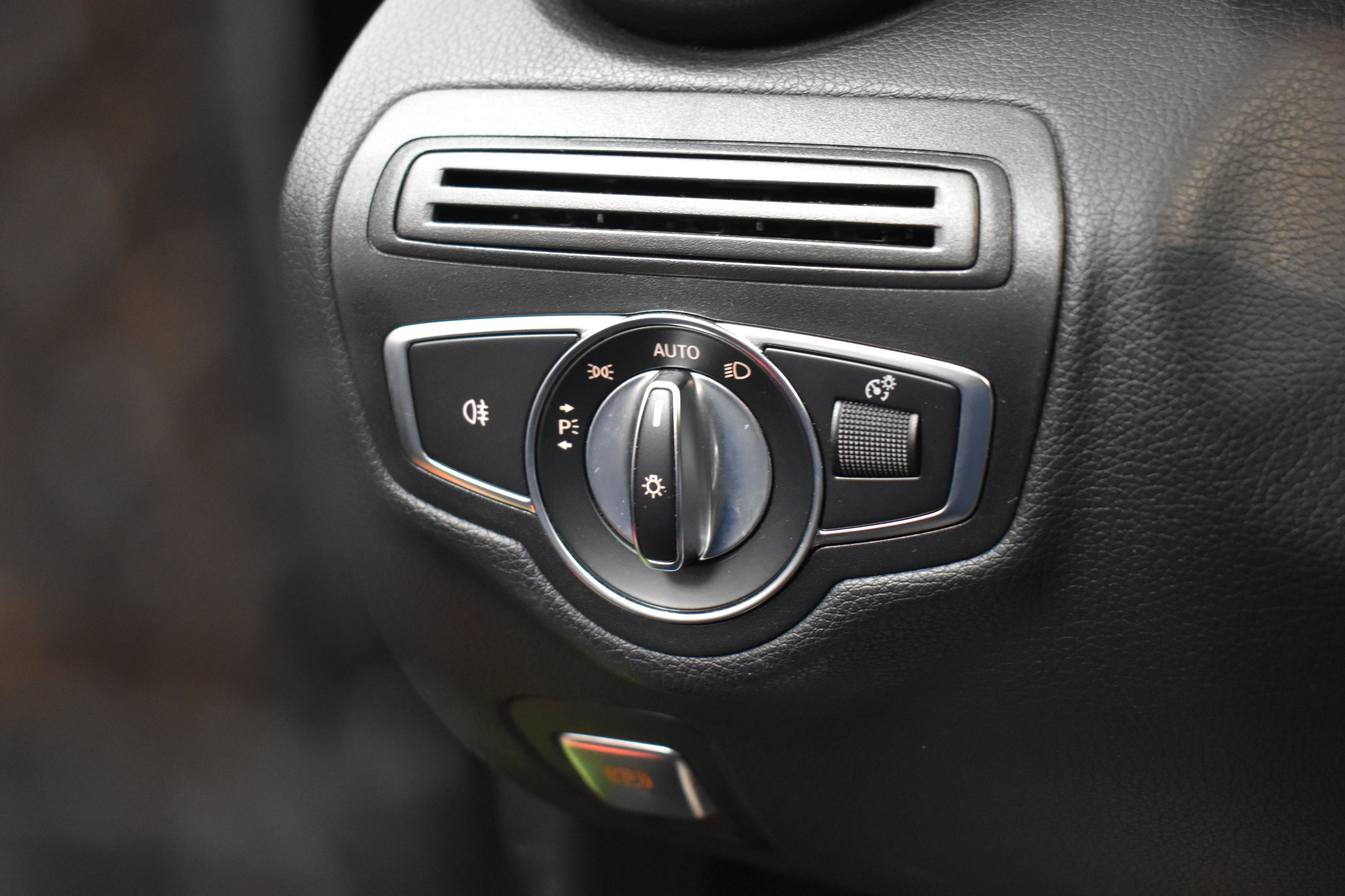 Vehicle gallery image 11