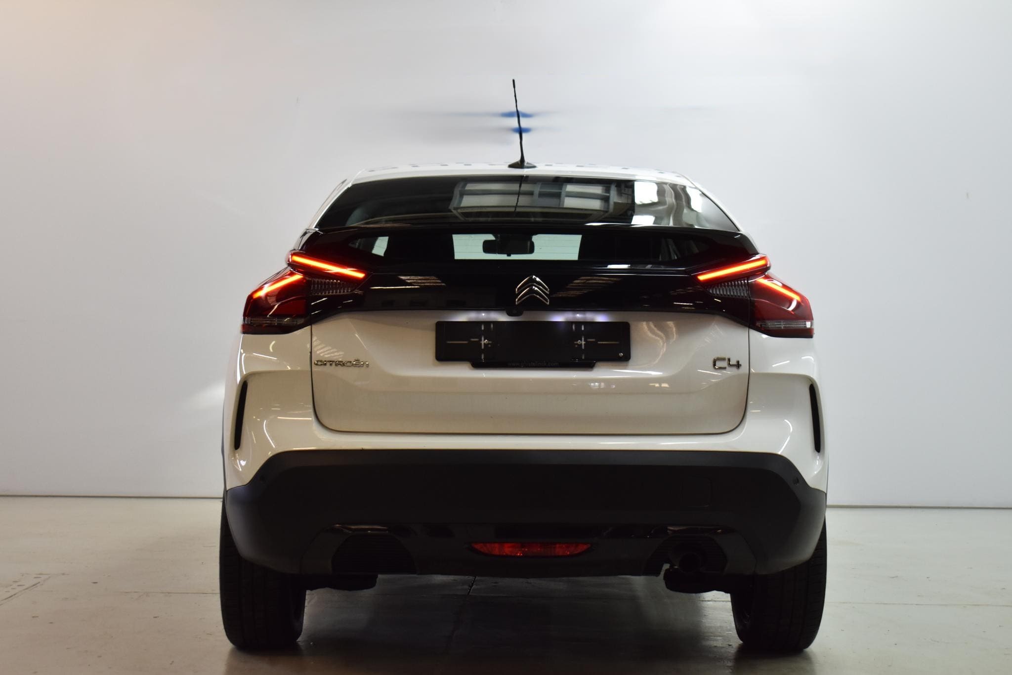 Vehicle gallery image 4