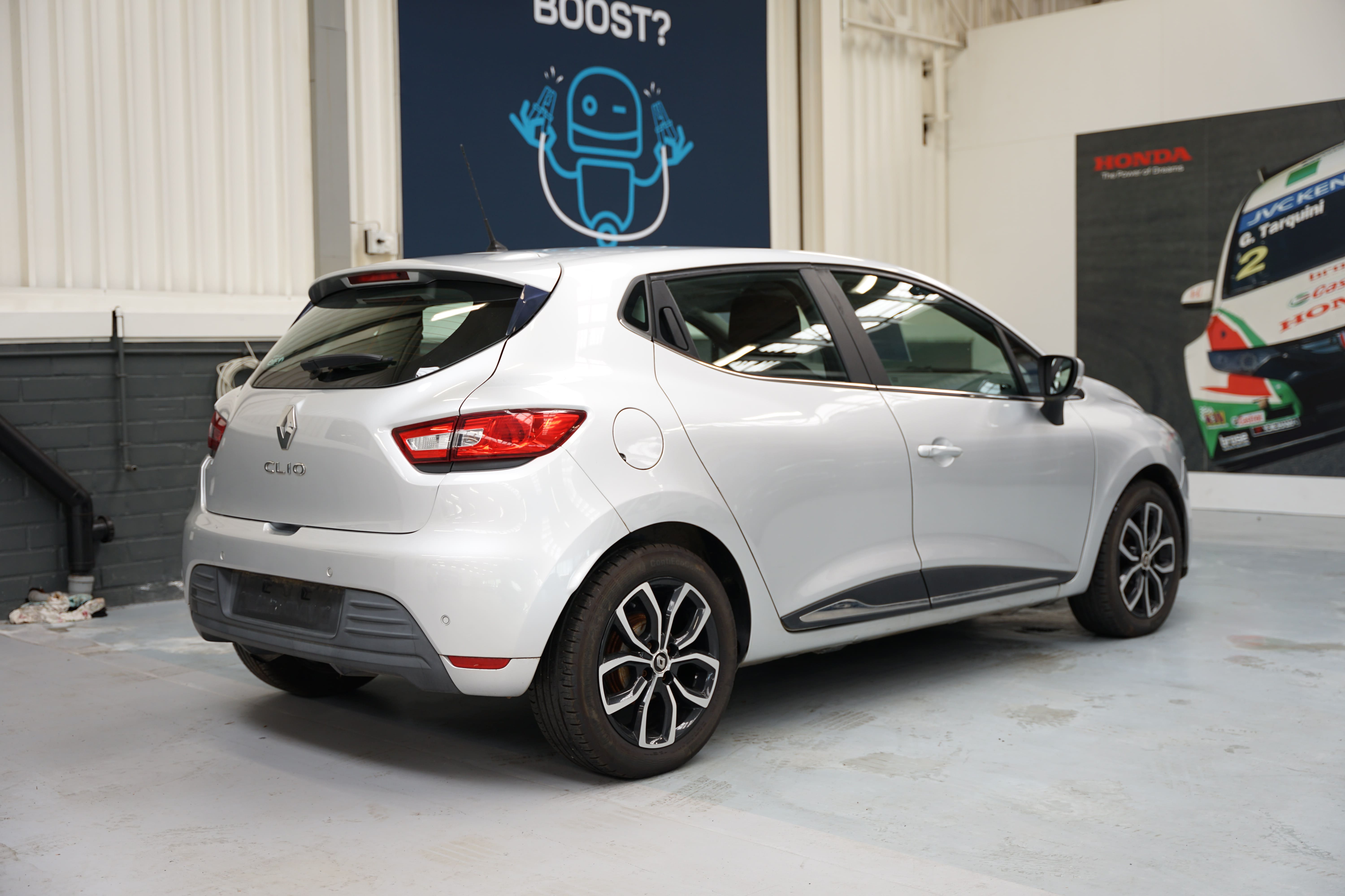 Vehicle gallery image 5