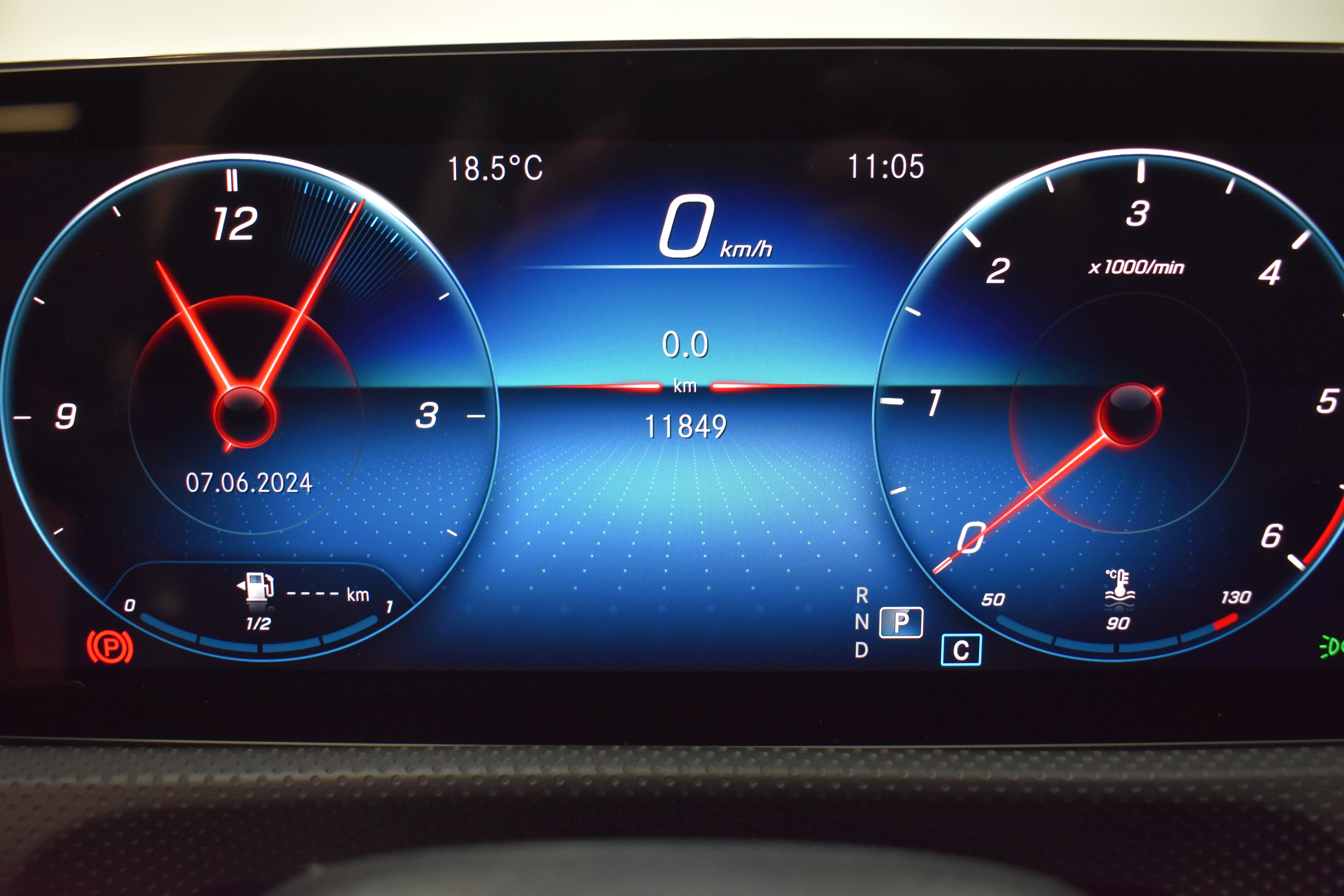 Vehicle gallery image 11