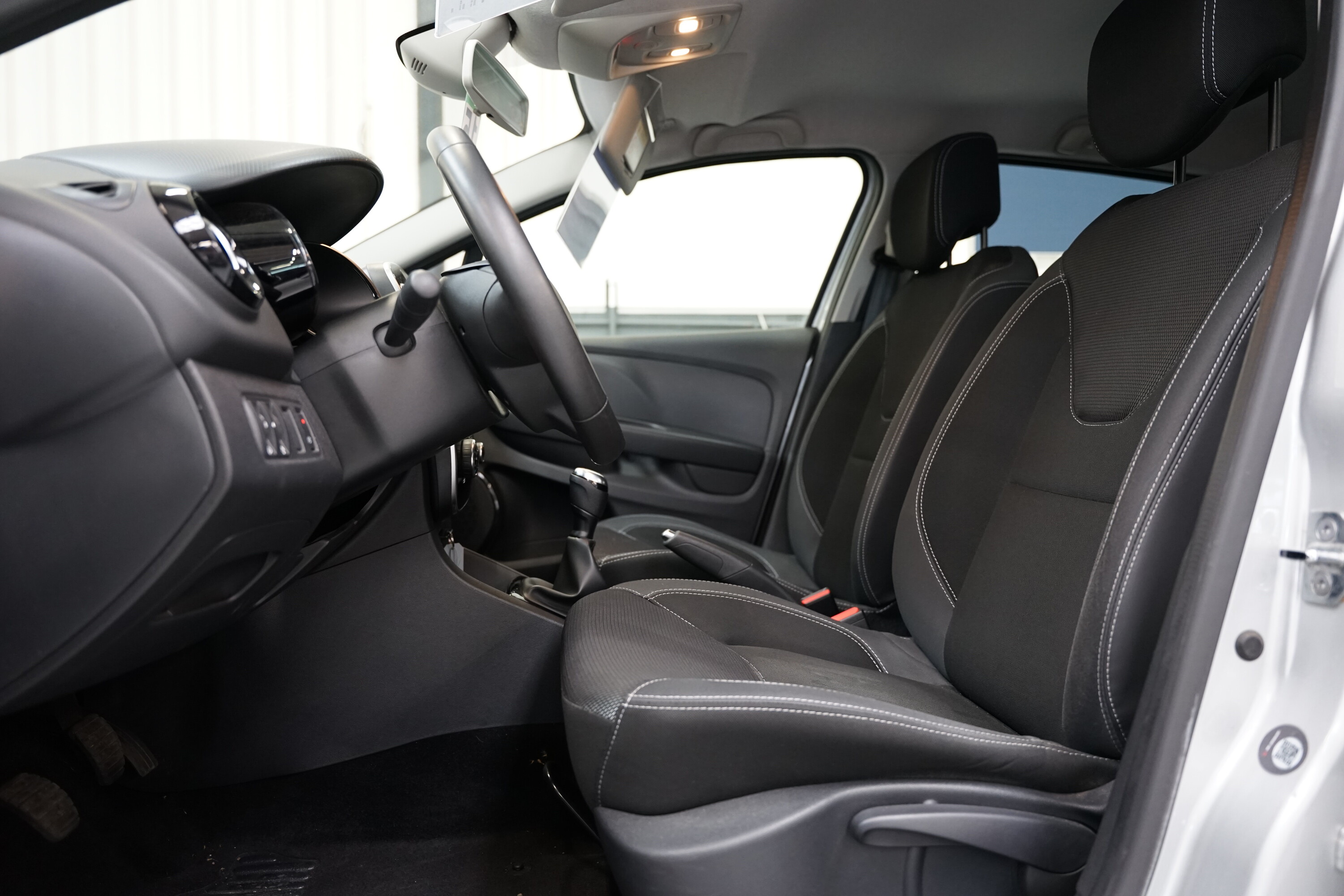 Vehicle gallery image 12