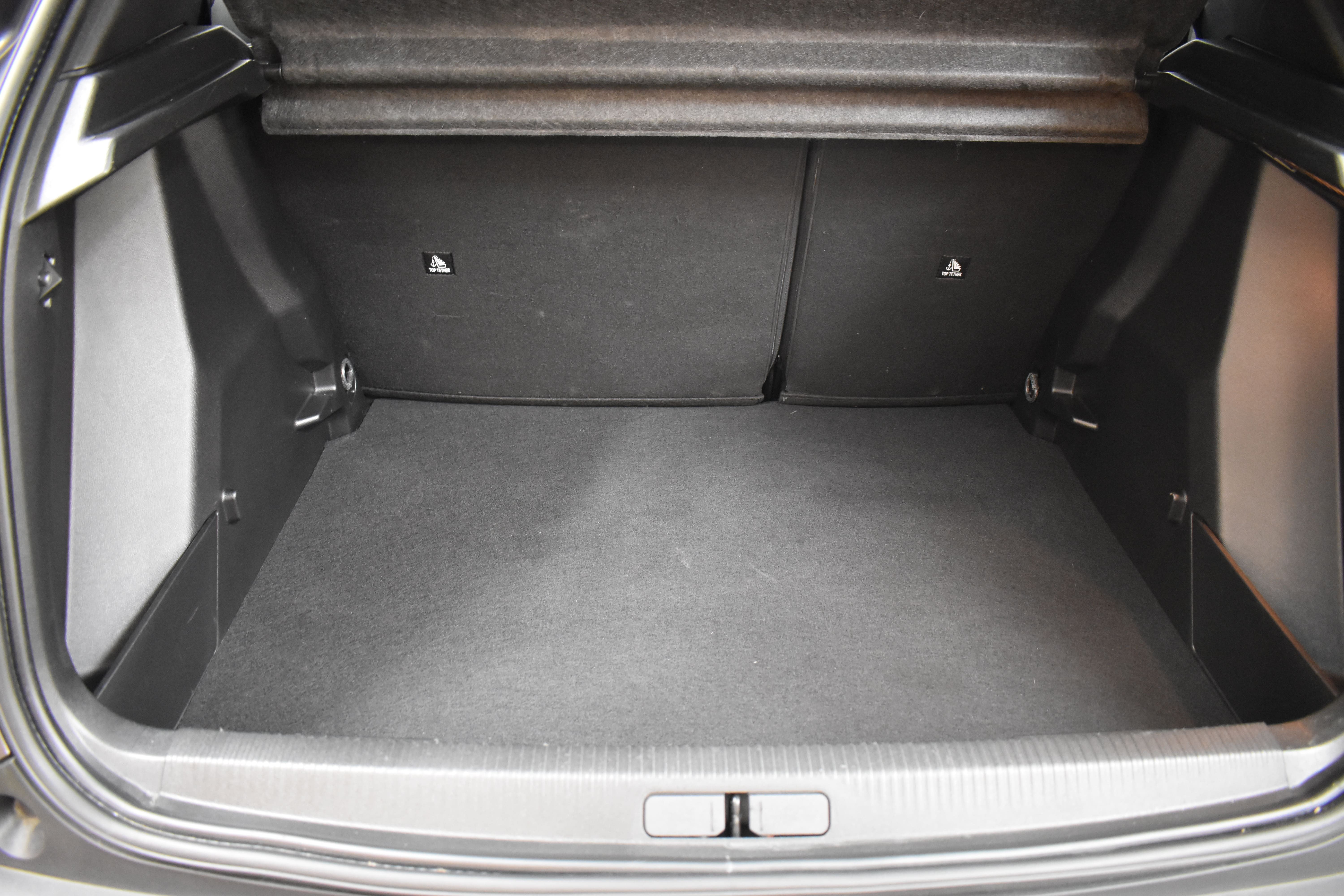 Vehicle gallery image 16