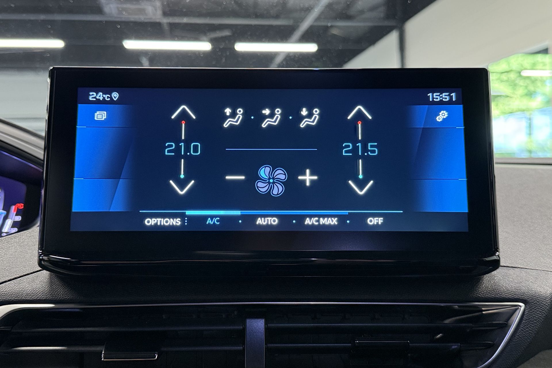 Vehicle gallery image 24