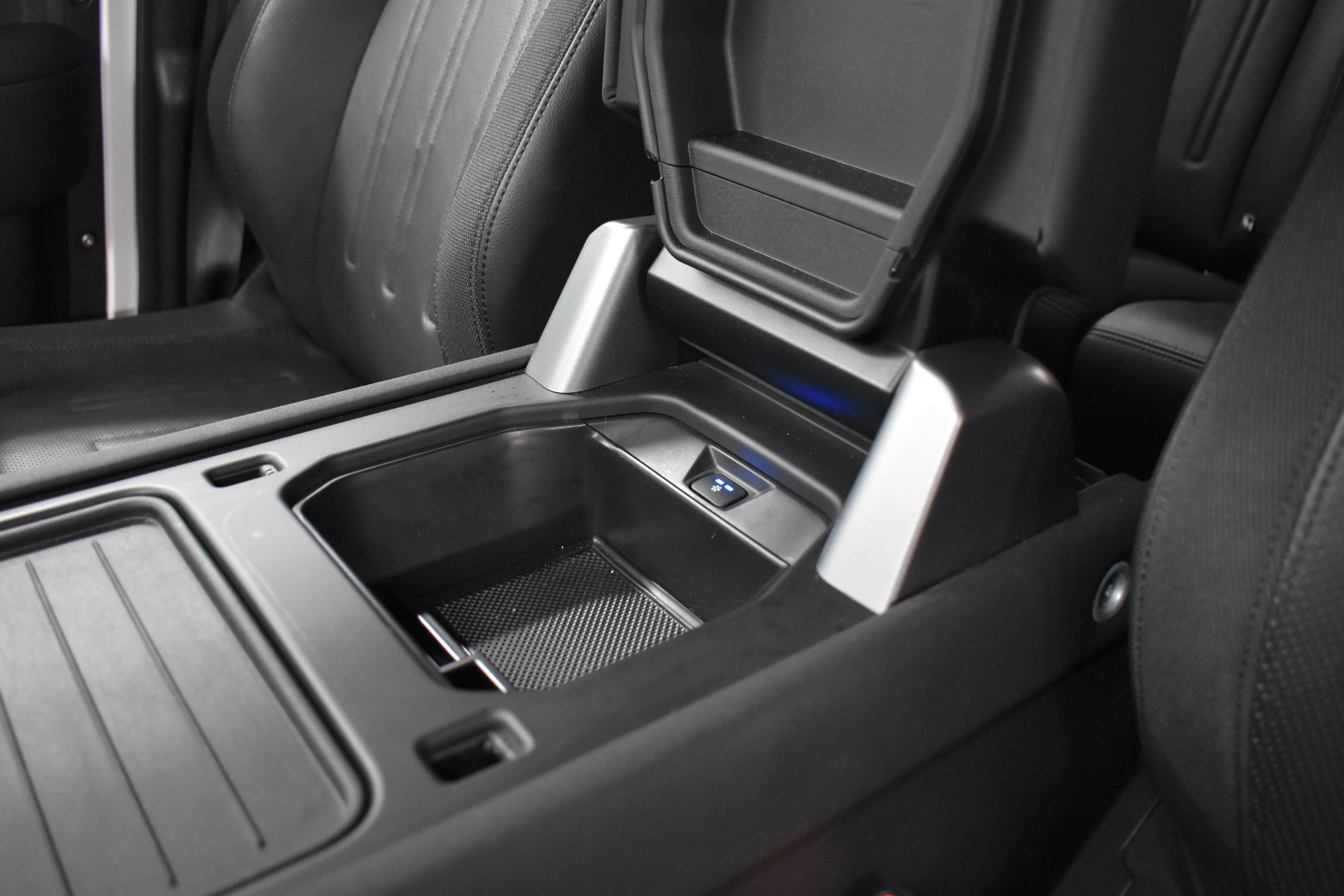 Vehicle gallery image 17