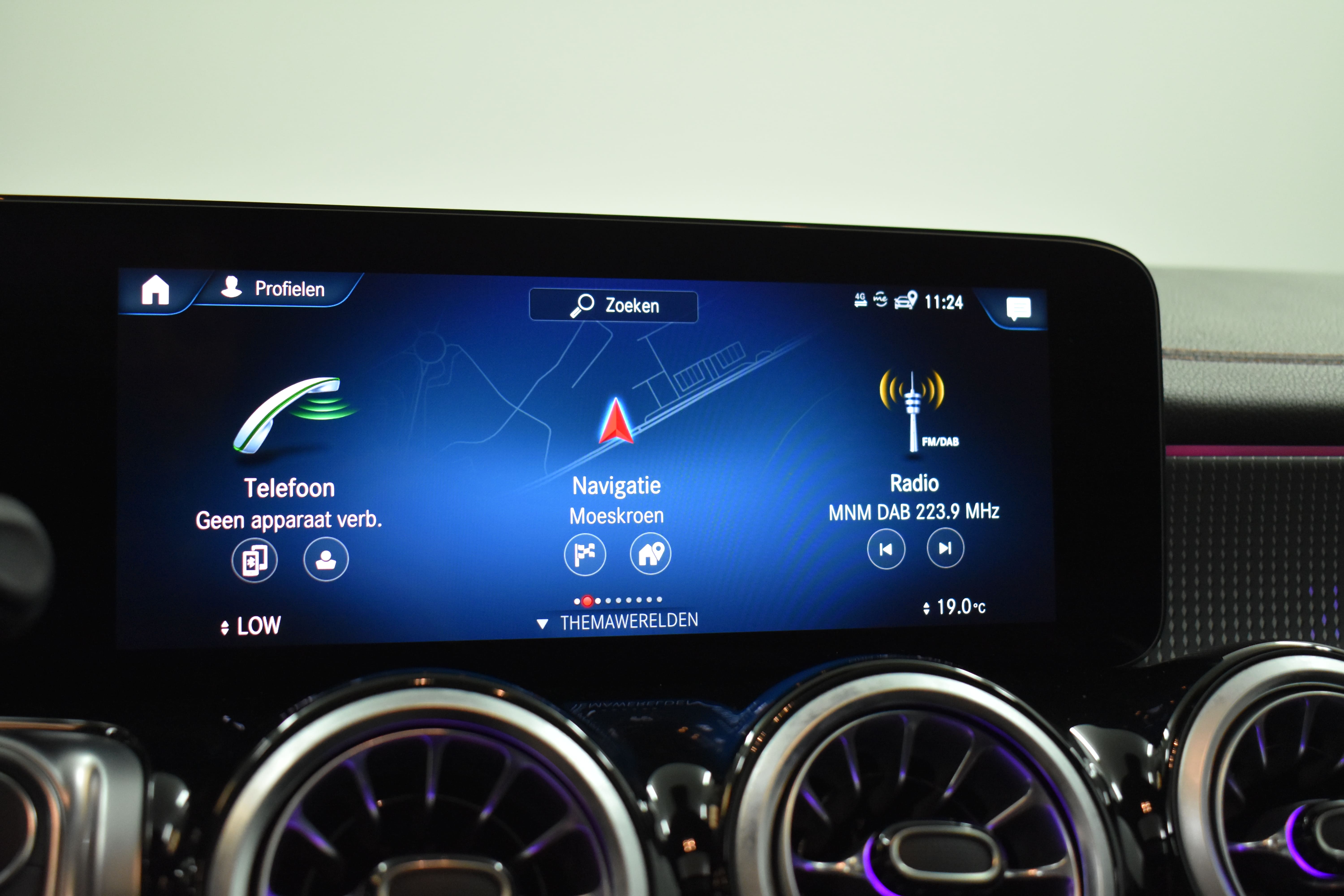 Vehicle gallery image 17