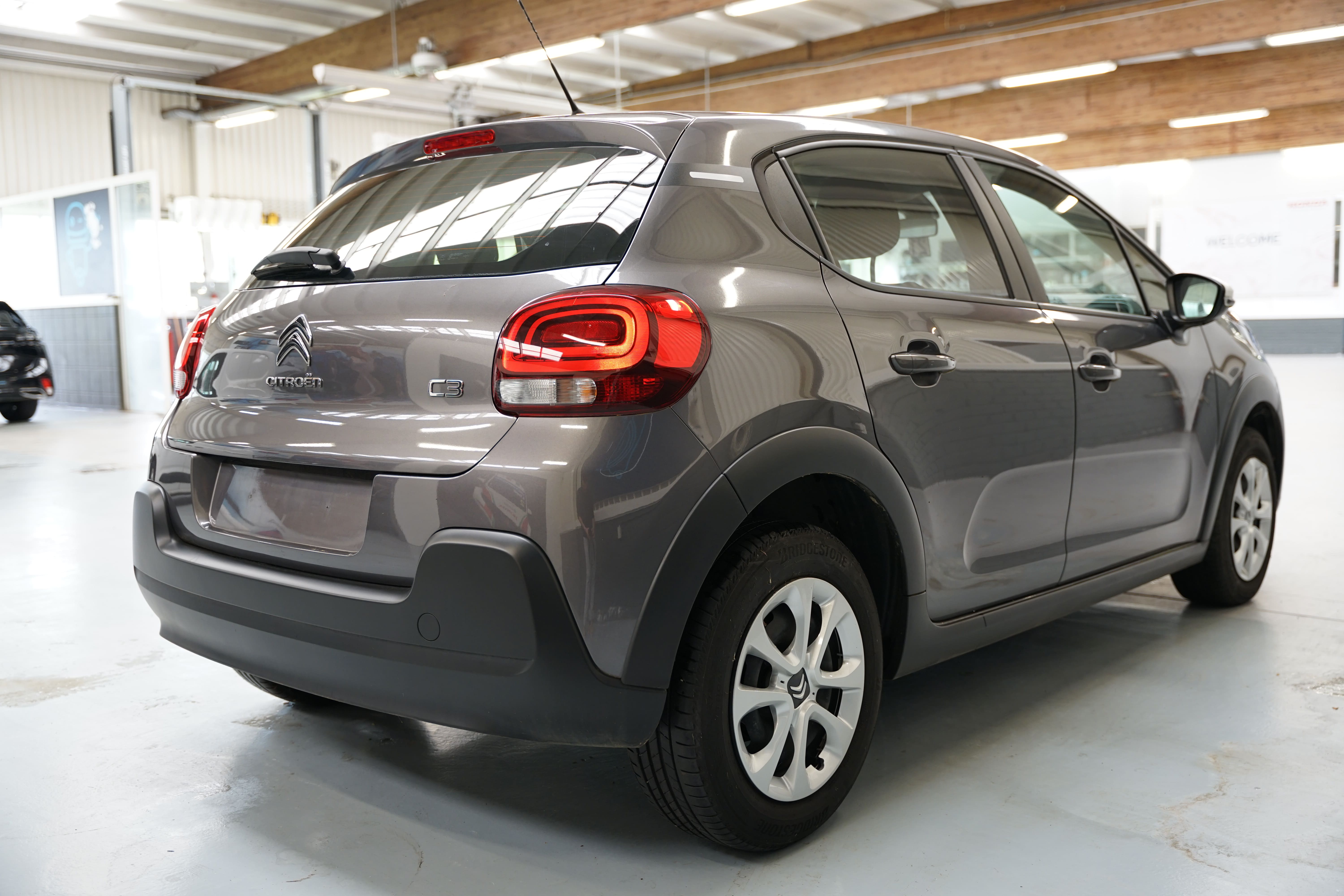 Vehicle gallery image 6