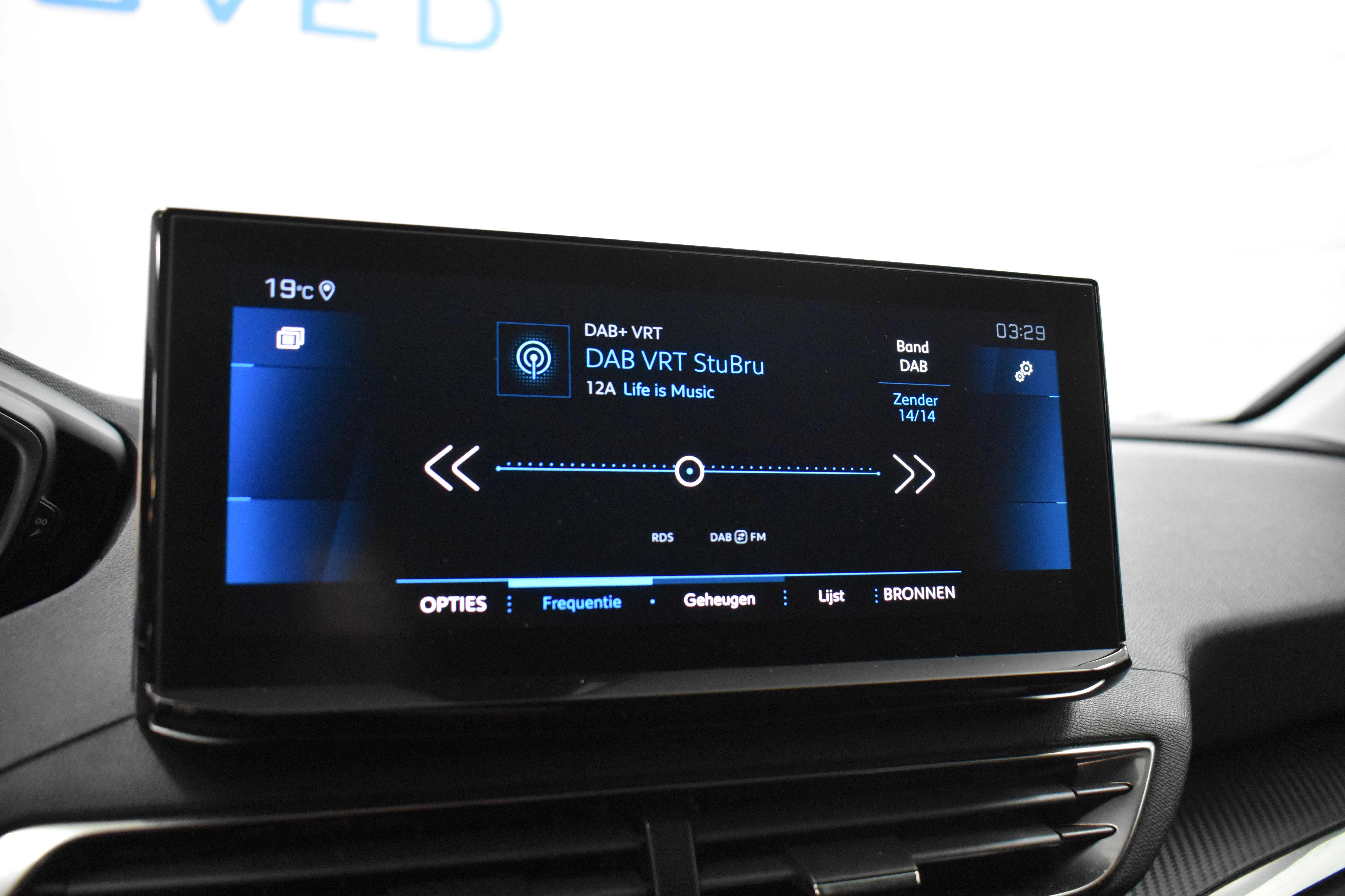 Vehicle gallery image 14
