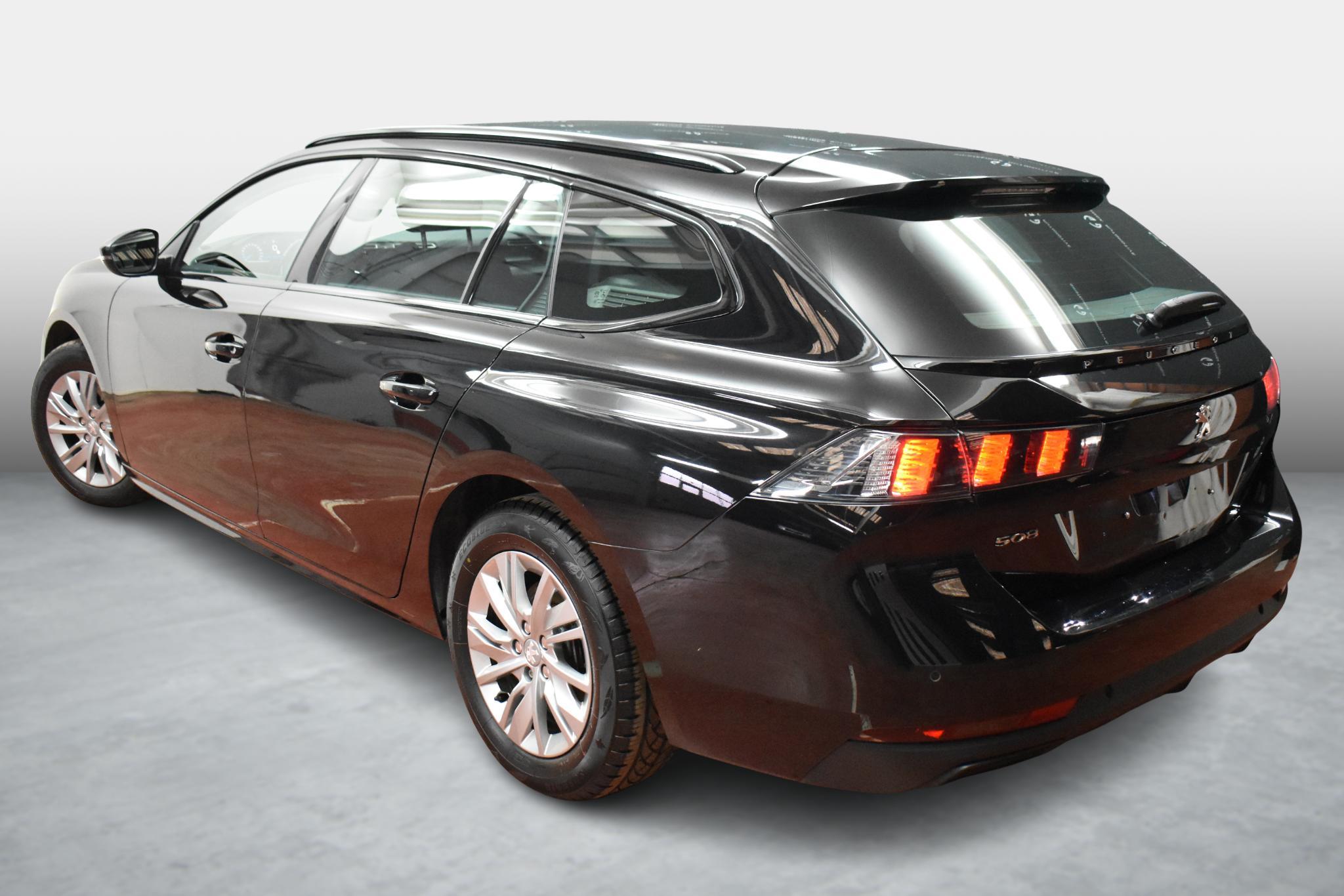 Vehicle gallery image 2