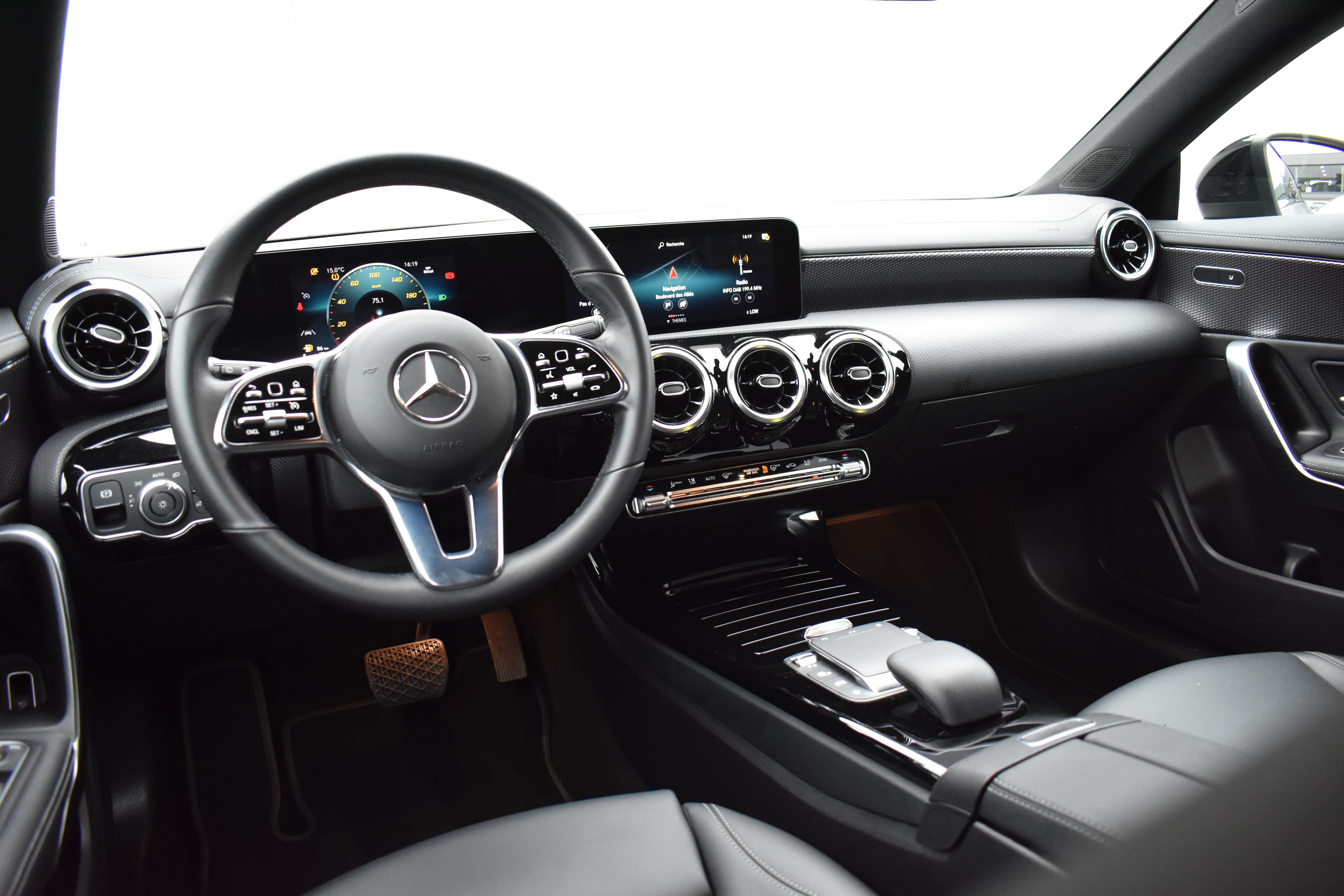 Vehicle gallery image 11