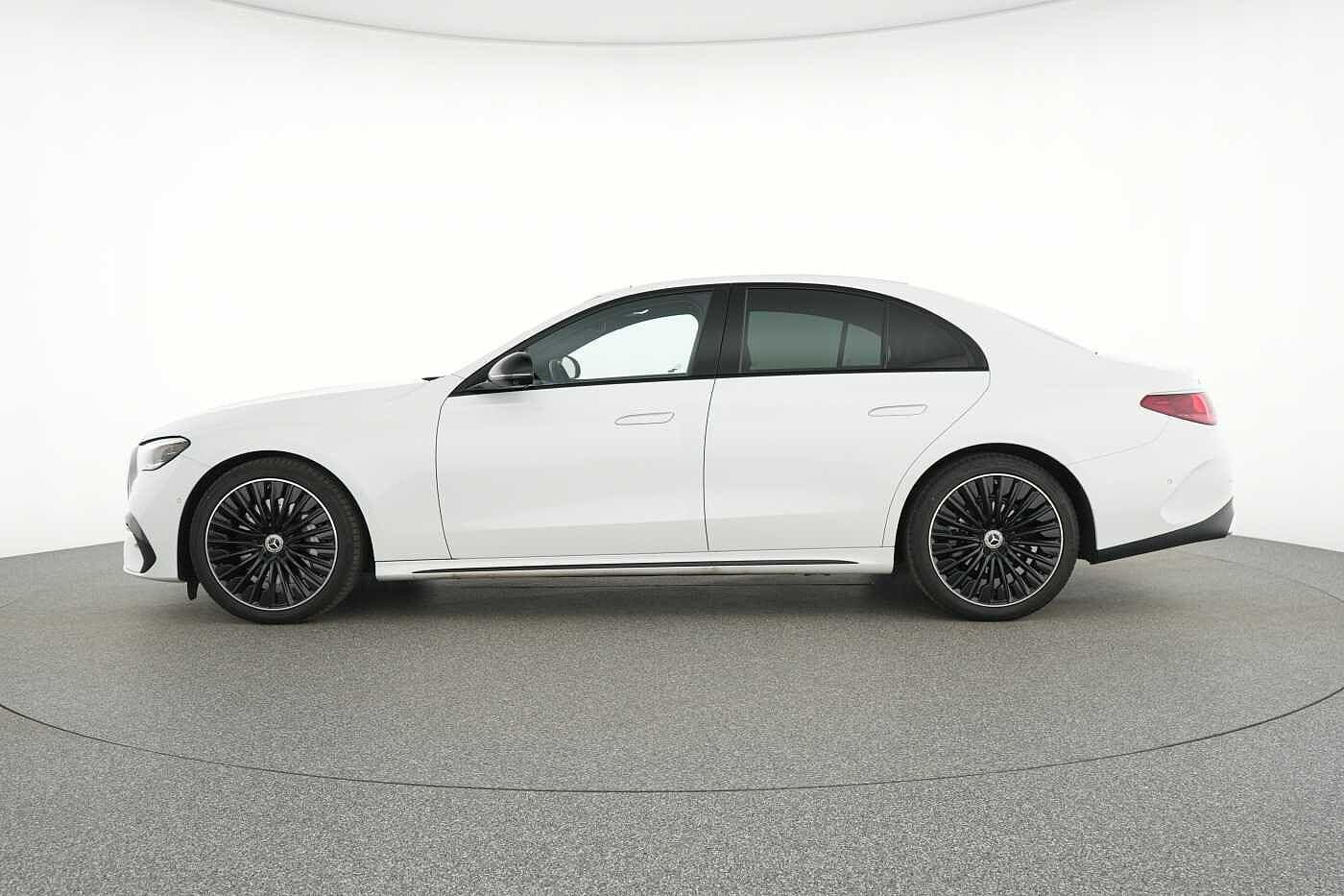 Vehicle gallery image 2