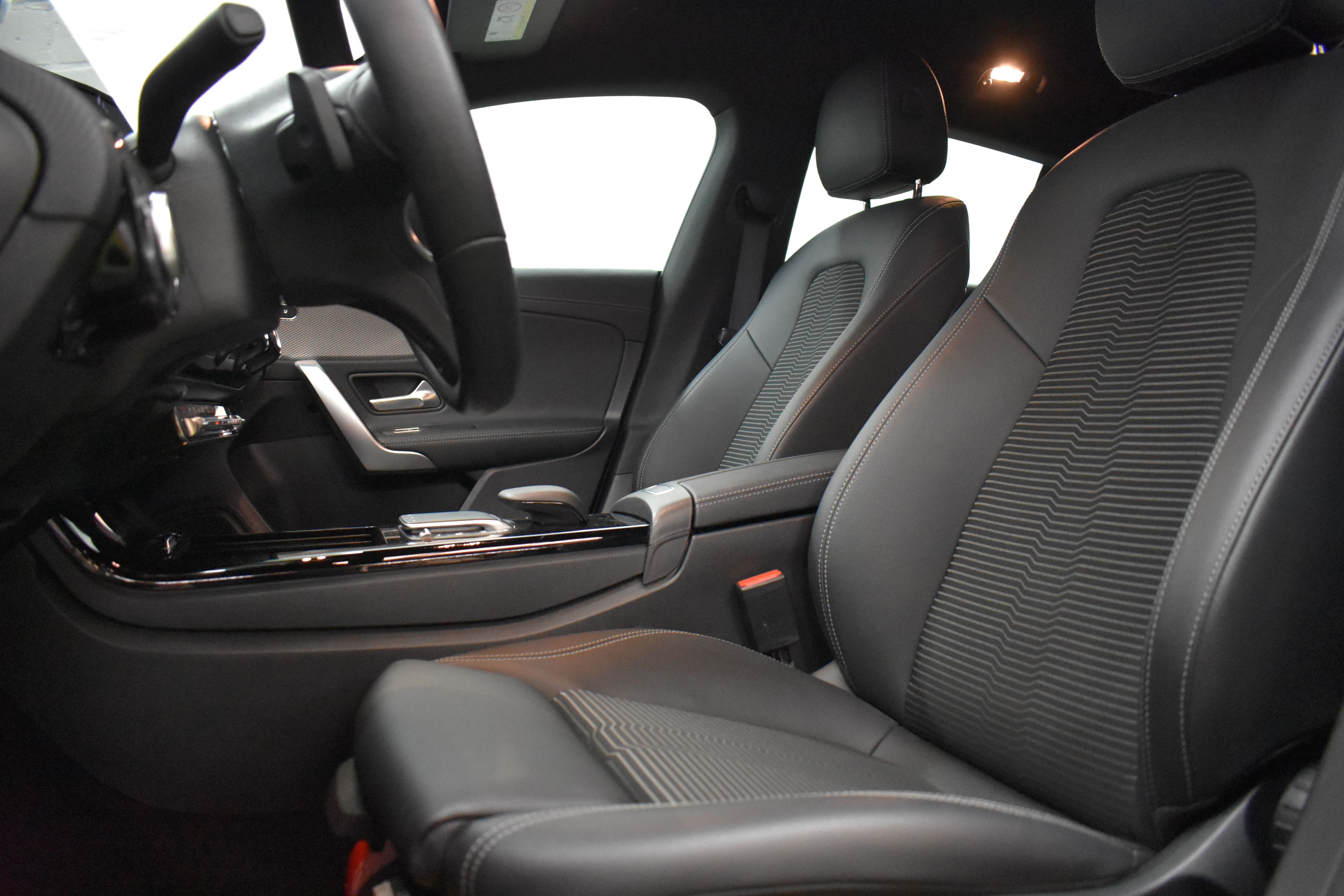 Vehicle gallery image 8