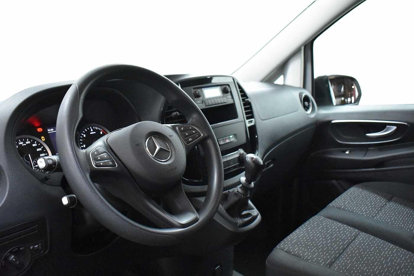 Vehicle gallery image 9