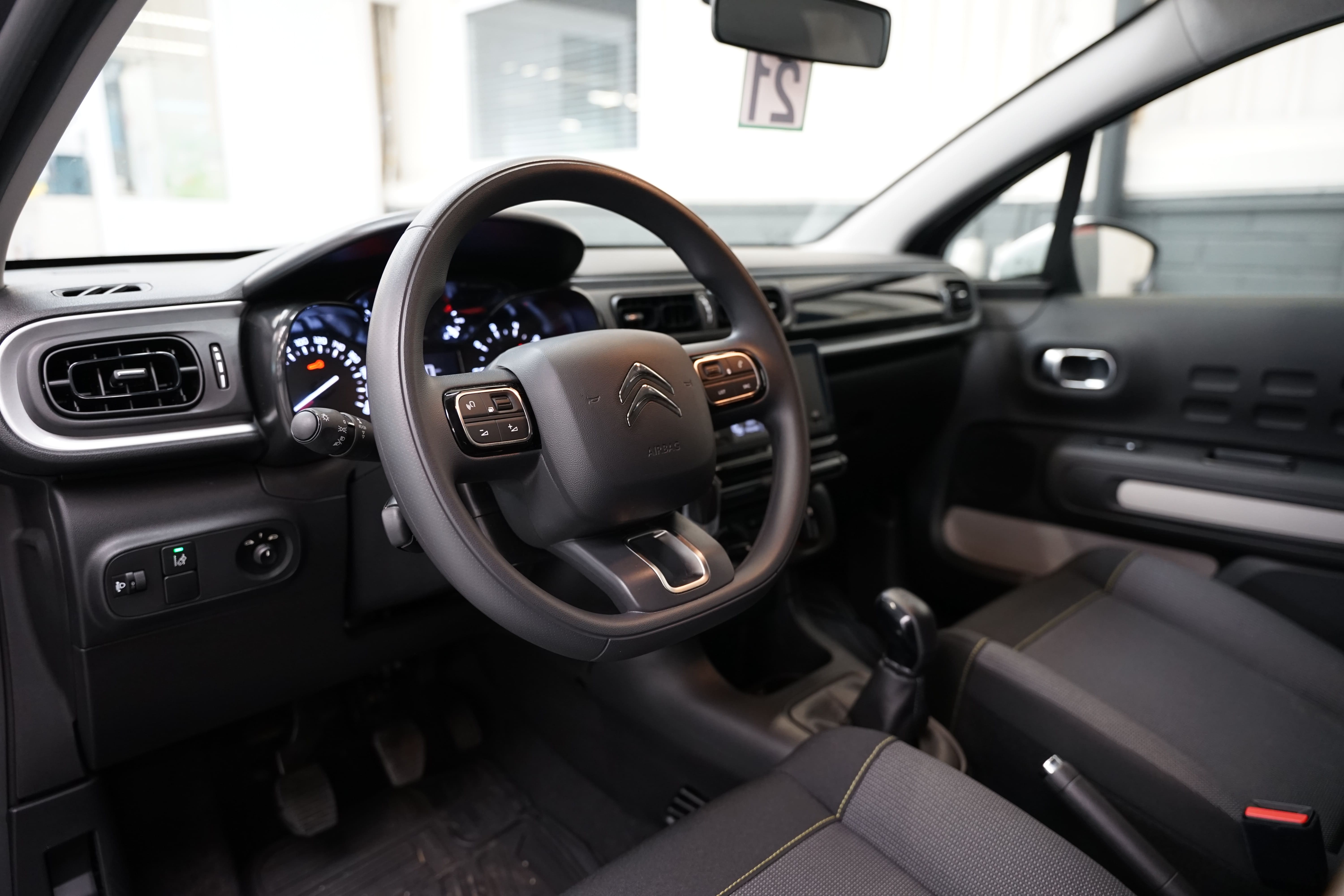 Vehicle gallery image 22