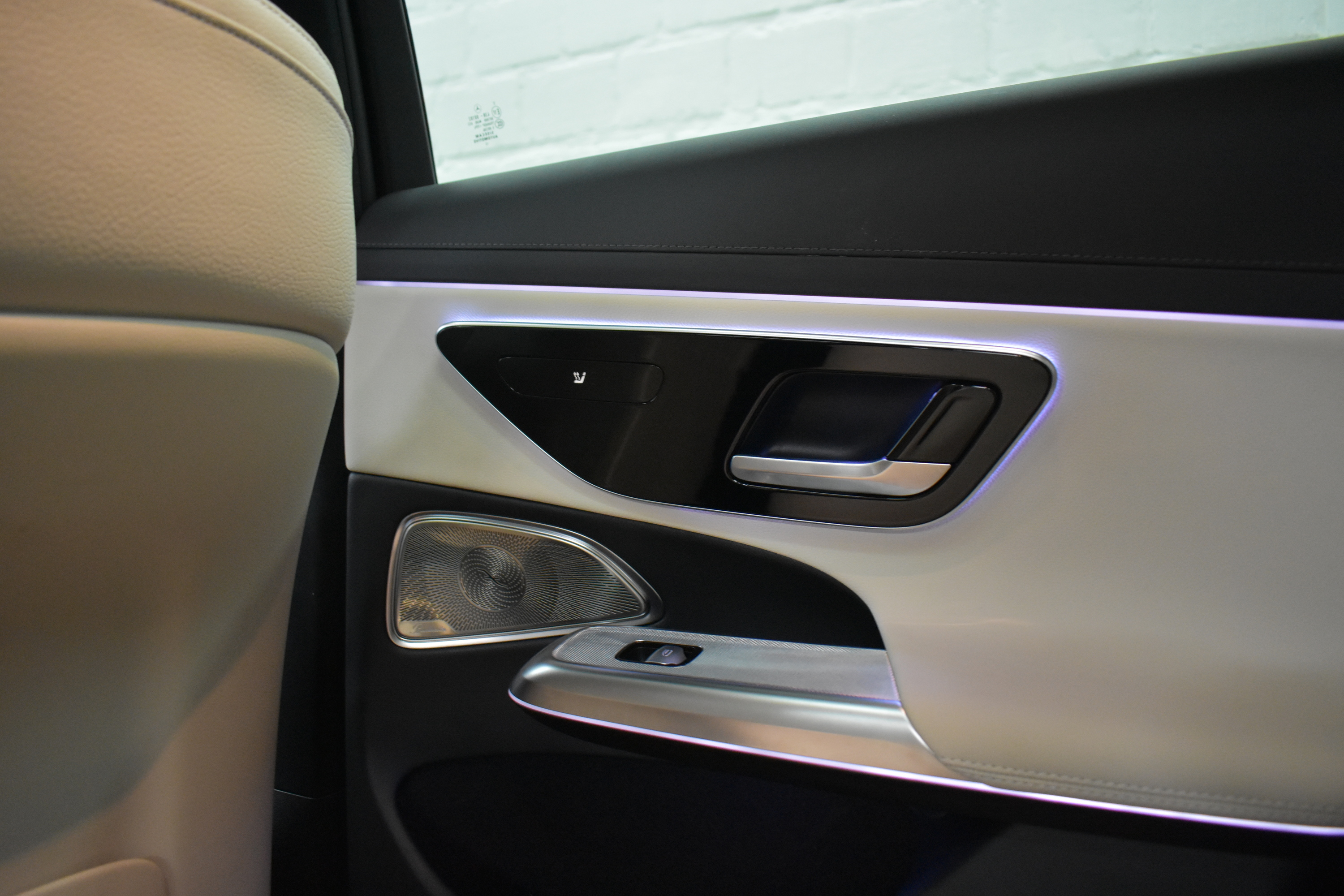 Vehicle gallery image 12