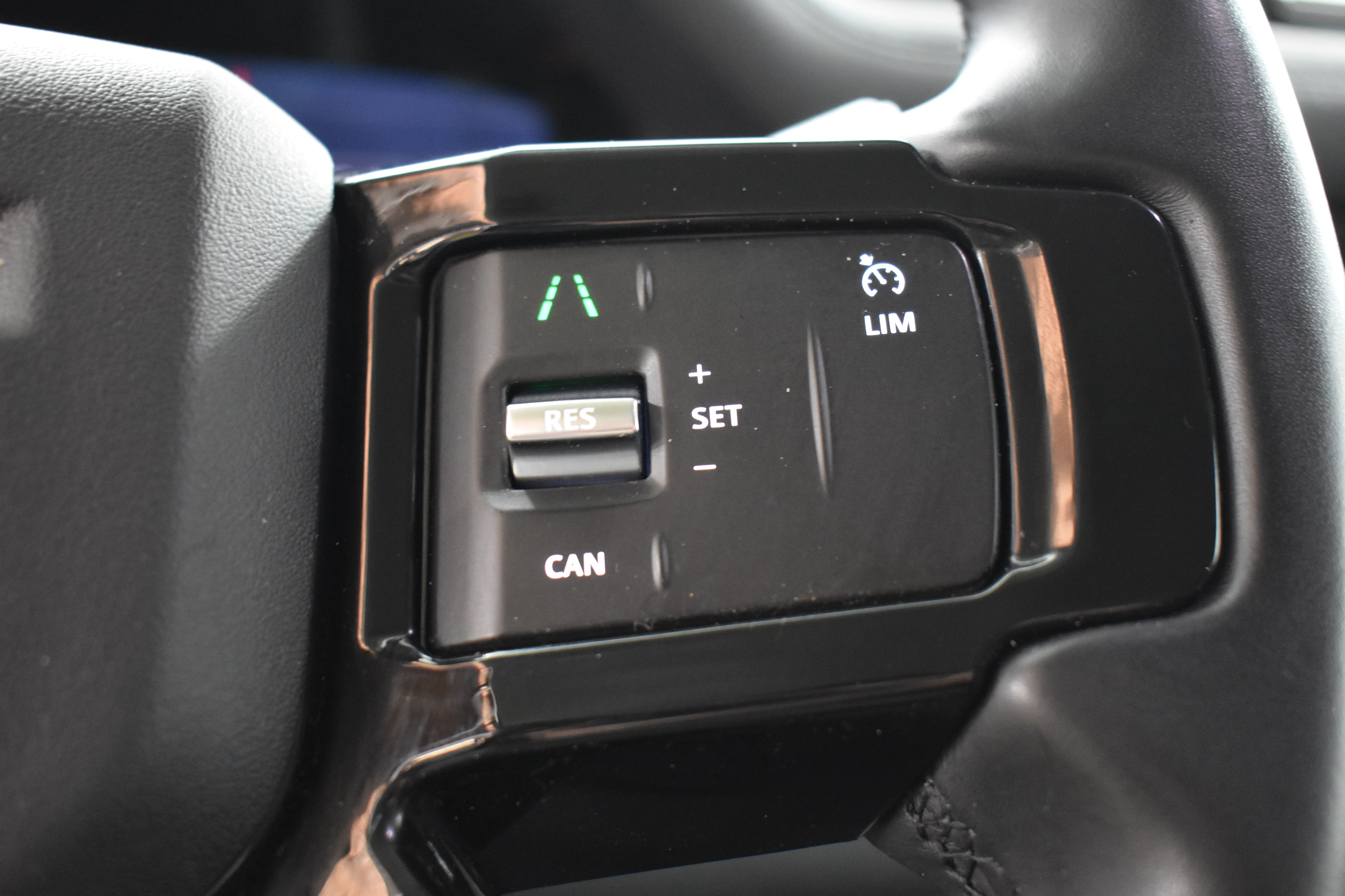 Vehicle gallery image 21