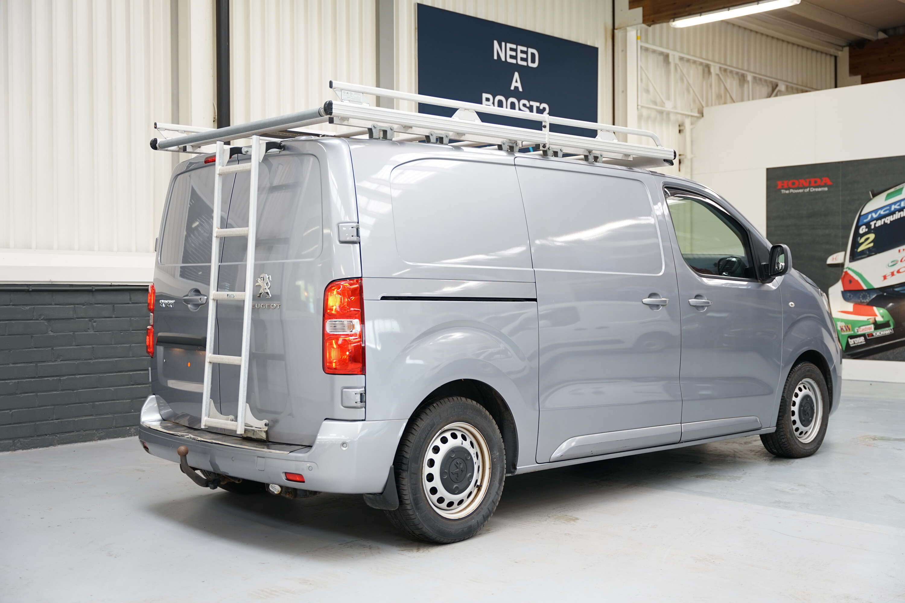Vehicle gallery image 4