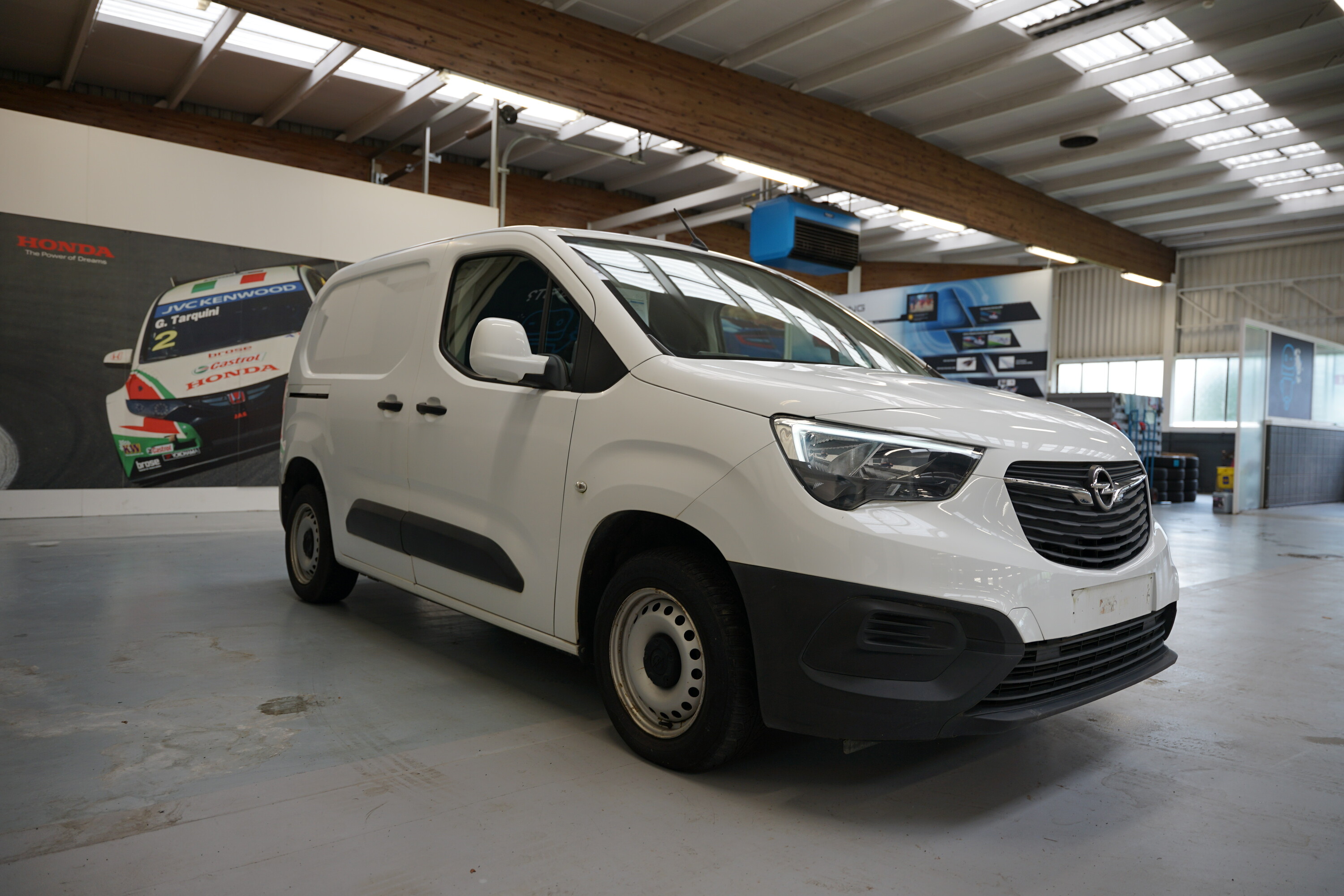Vehicle gallery image 3