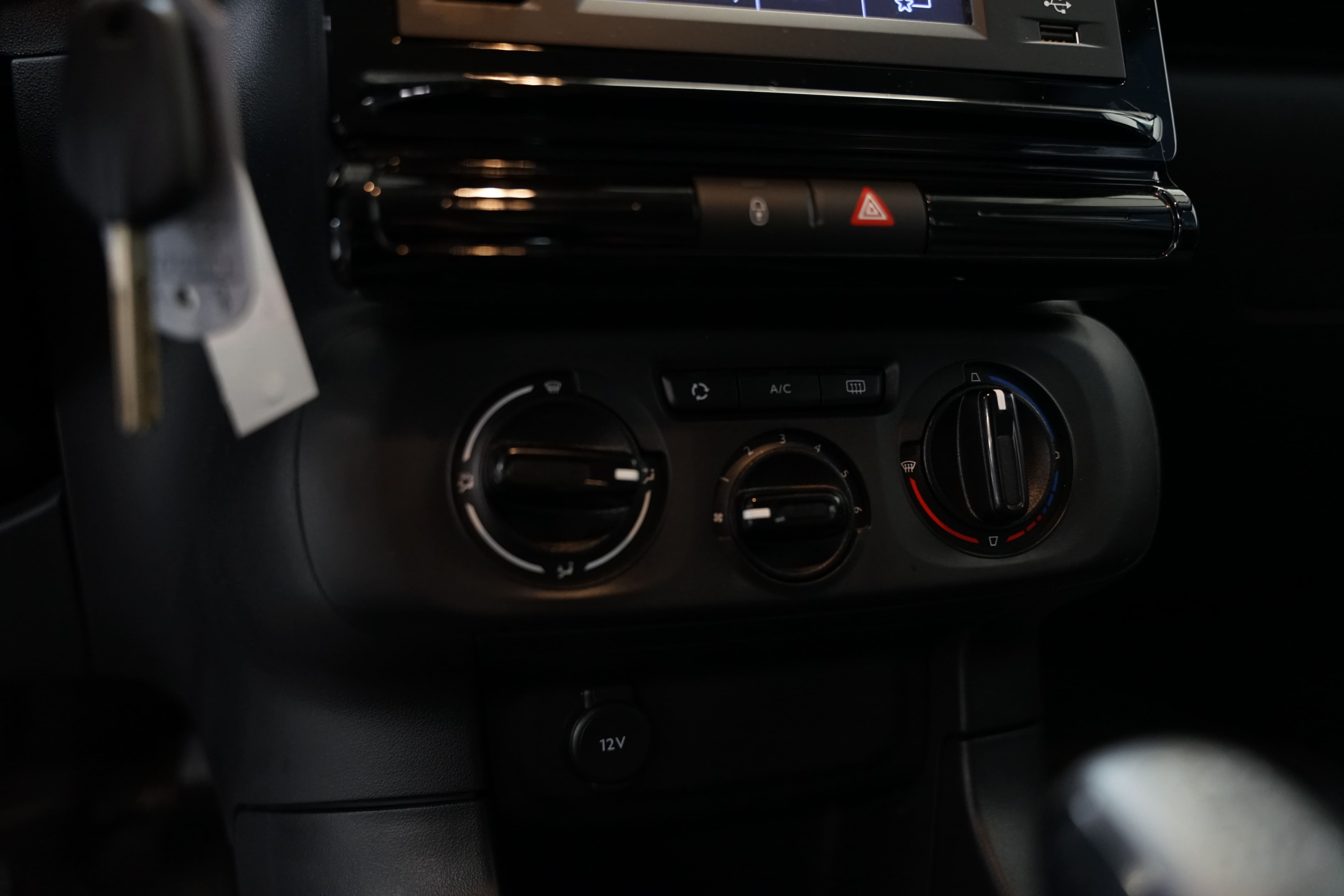 Vehicle gallery image 14