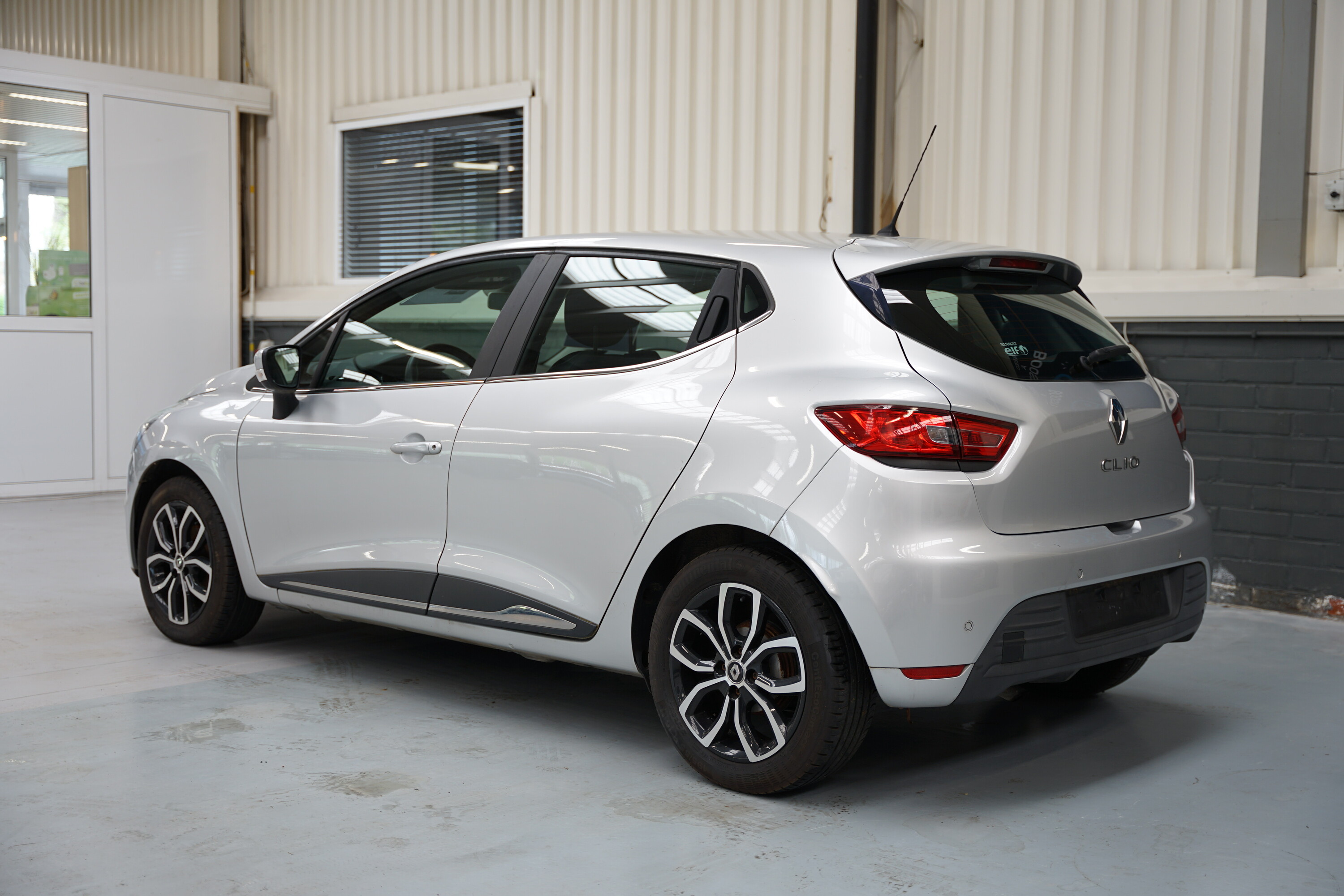 Vehicle gallery image 5