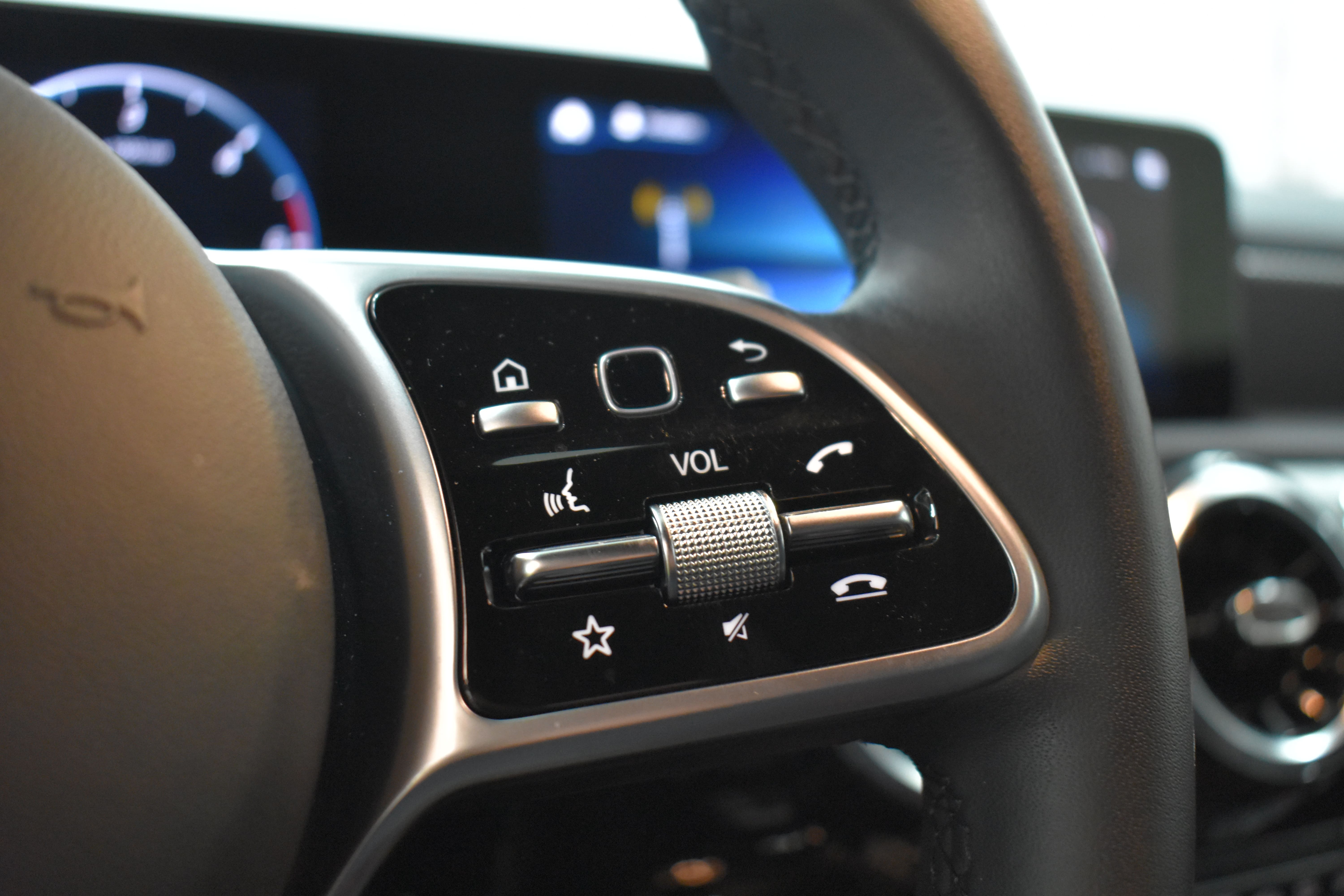 Vehicle gallery image 13