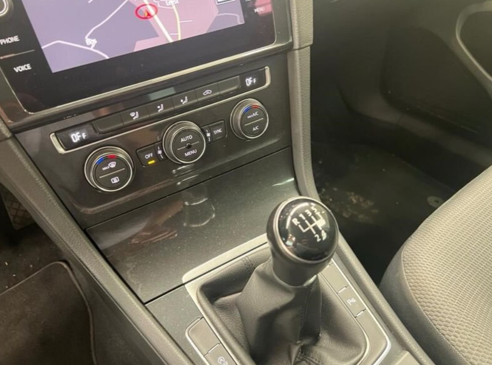 Vehicle gallery image 12