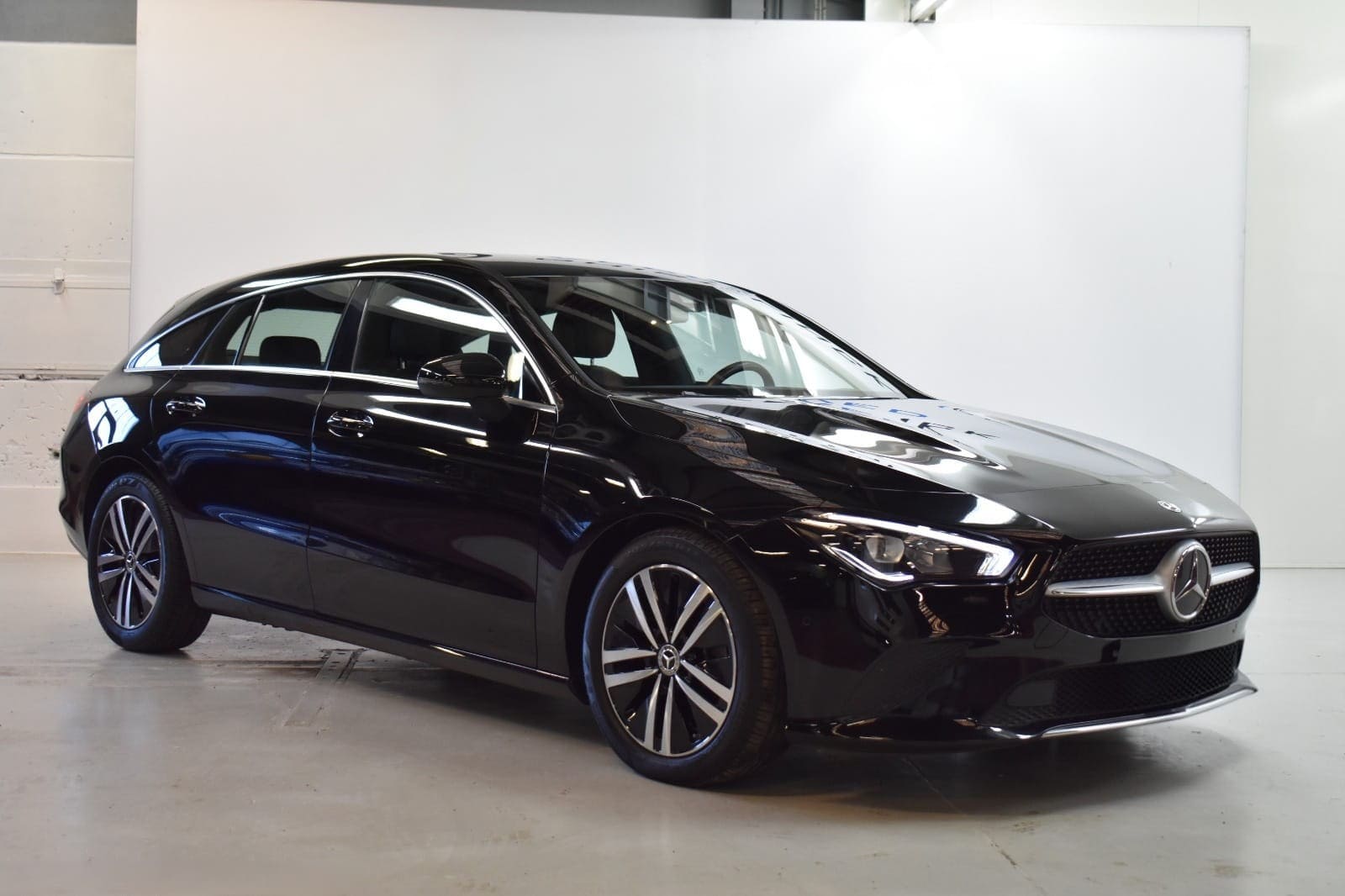Vehicle gallery image 3