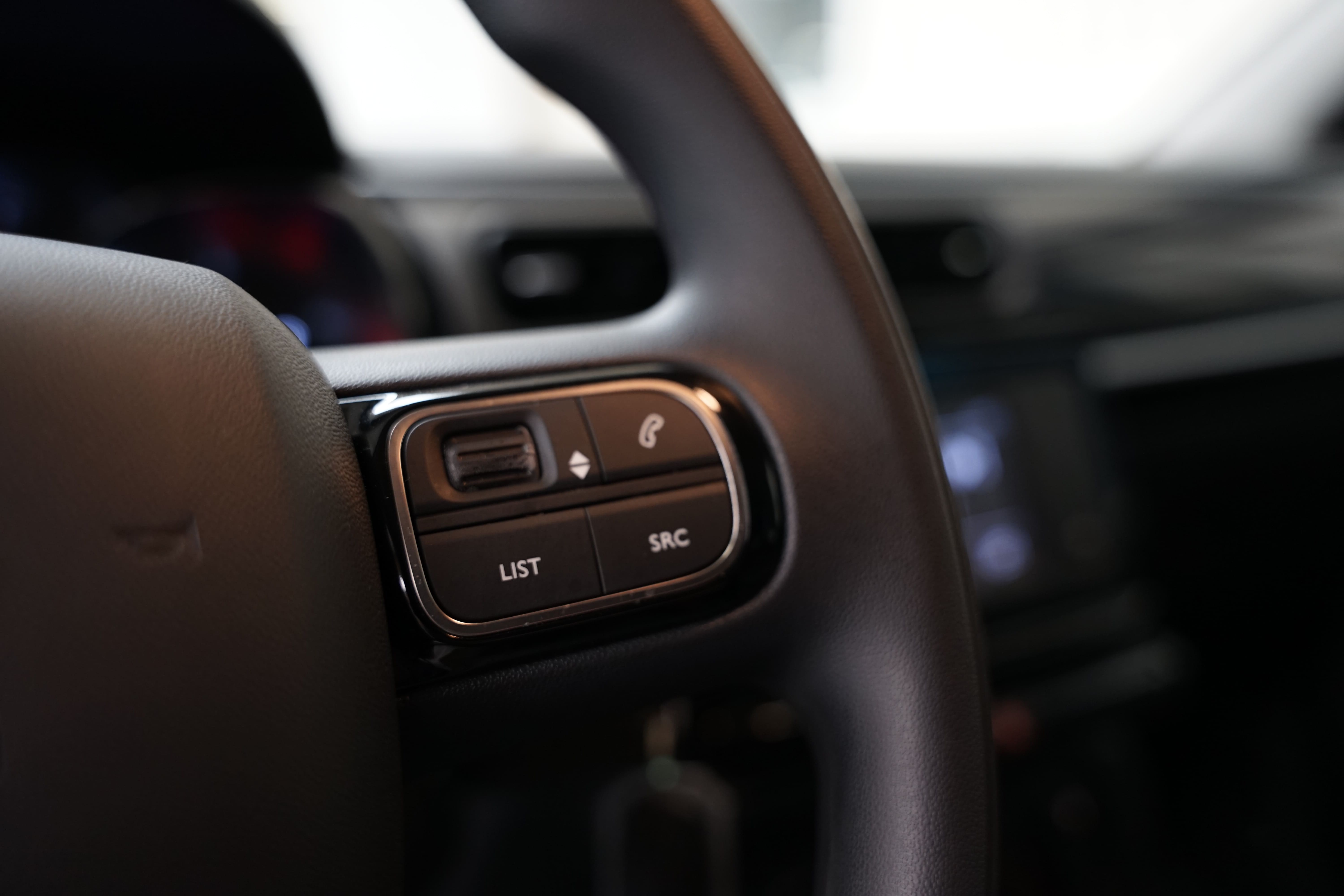 Vehicle gallery image 12