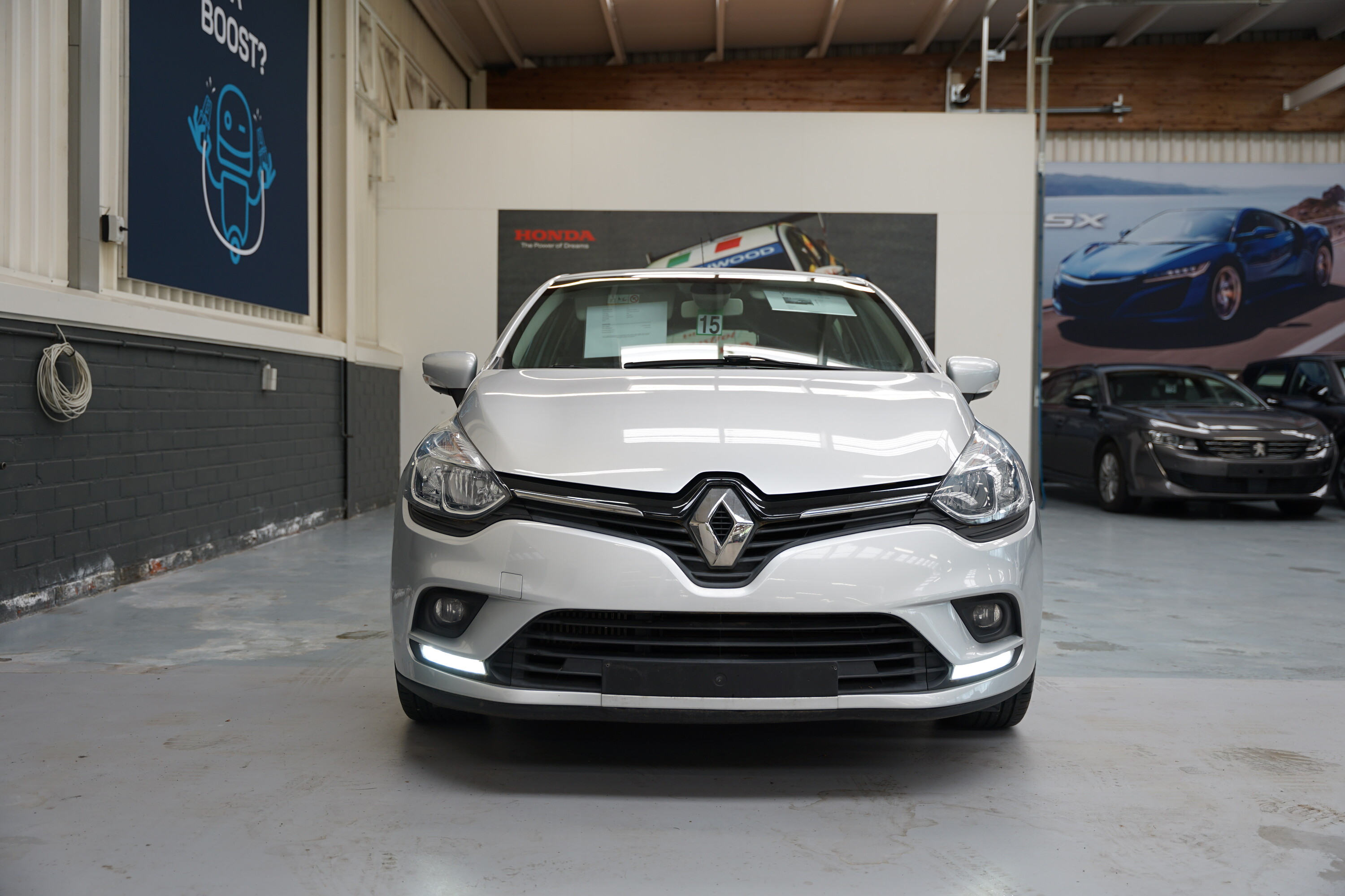 Vehicle gallery image 2