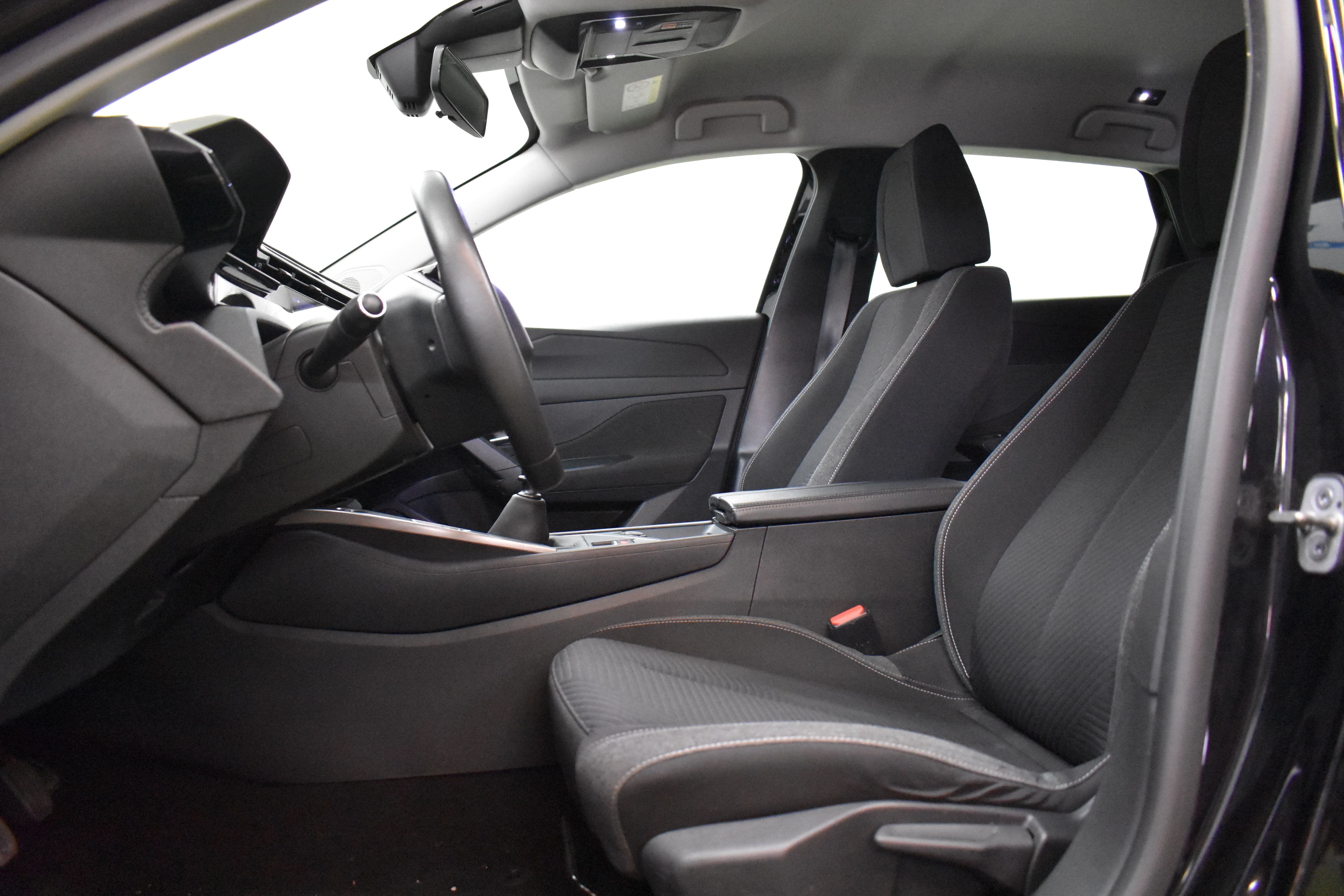Vehicle gallery image 16