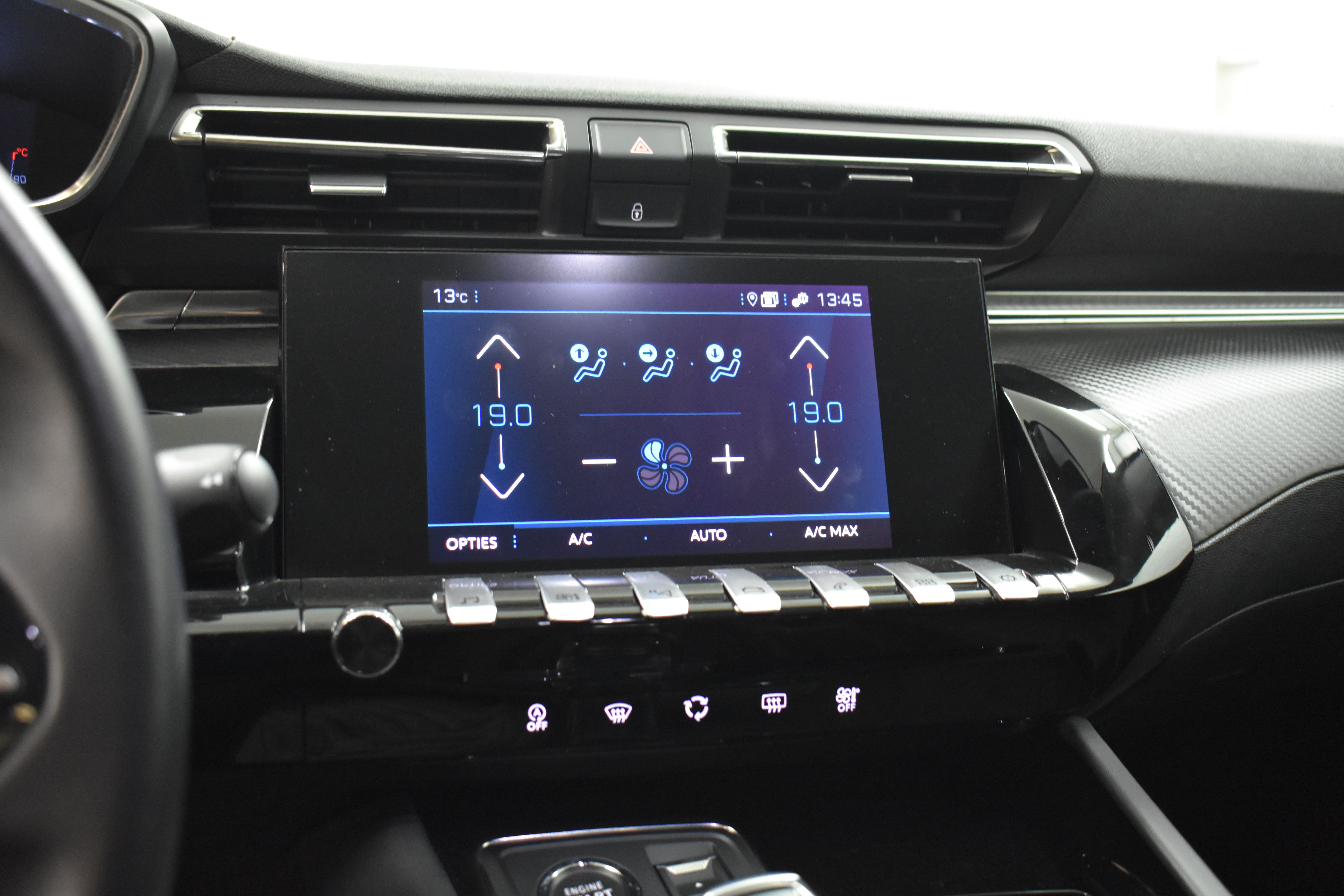 Vehicle gallery image 17