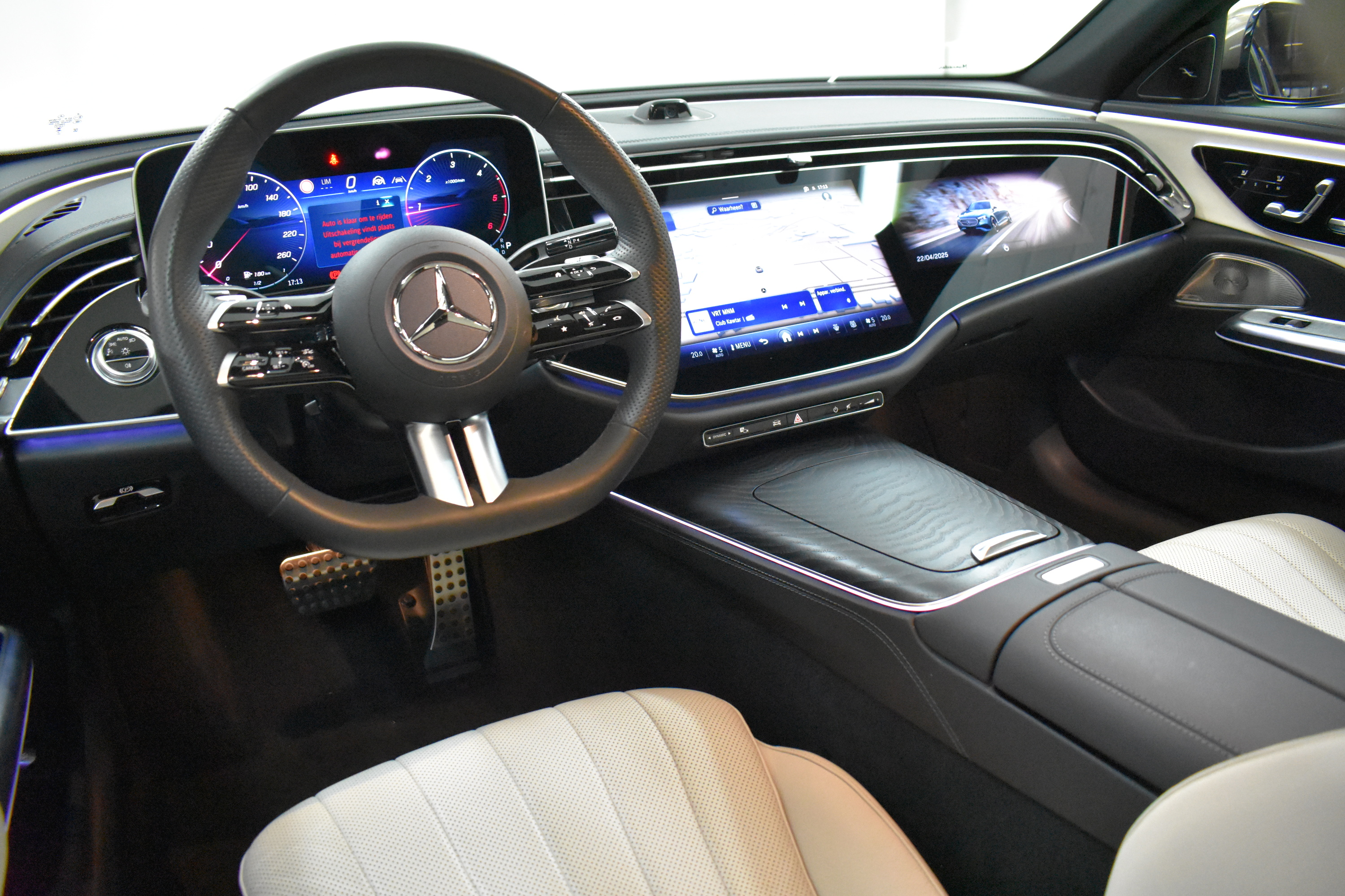 Vehicle gallery image 11