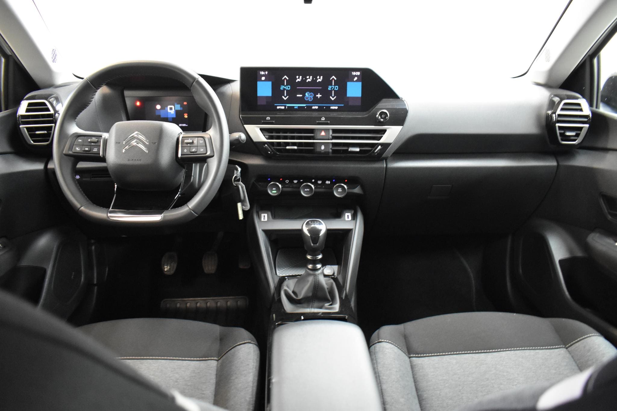 Vehicle gallery image 11