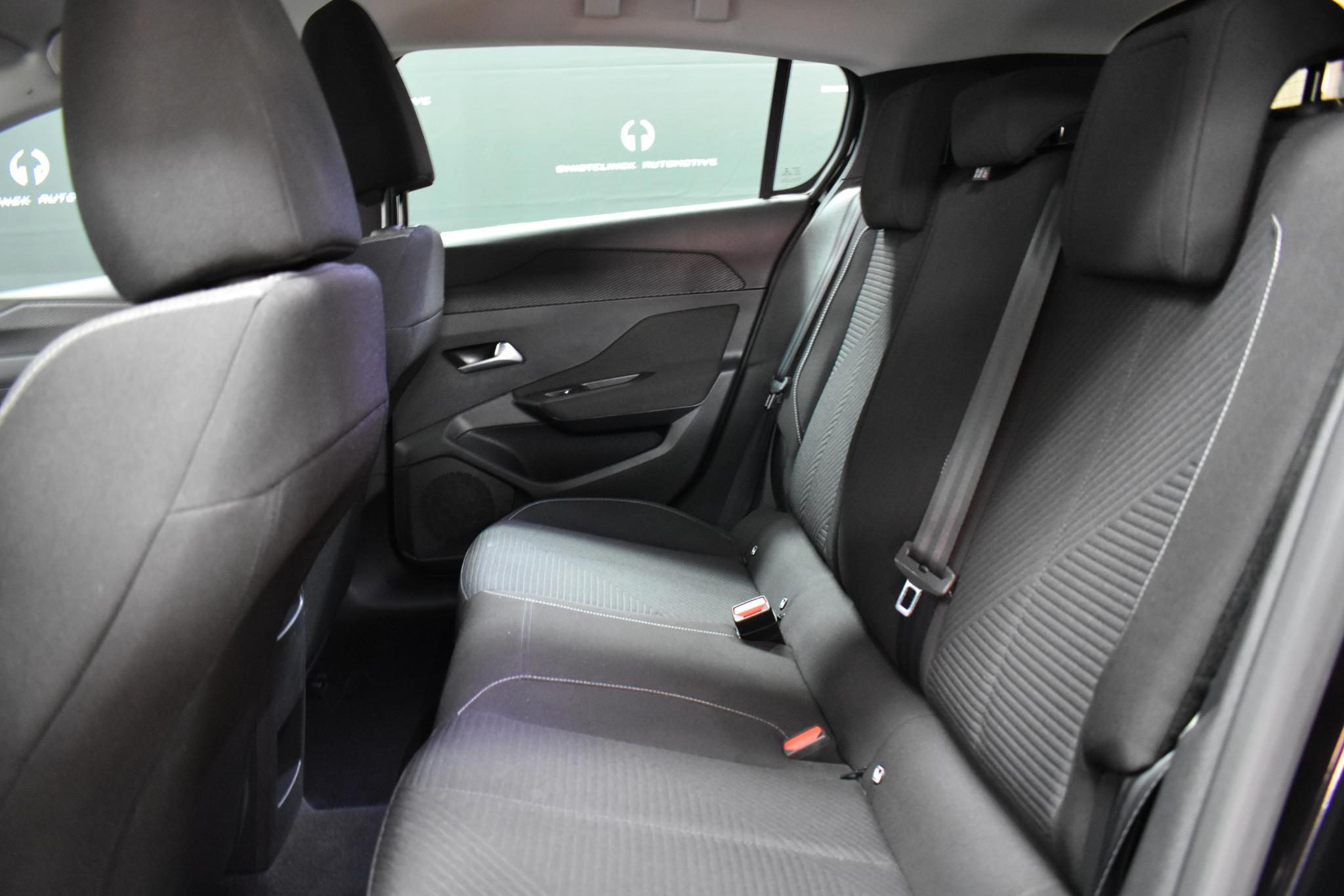 Vehicle gallery image 3
