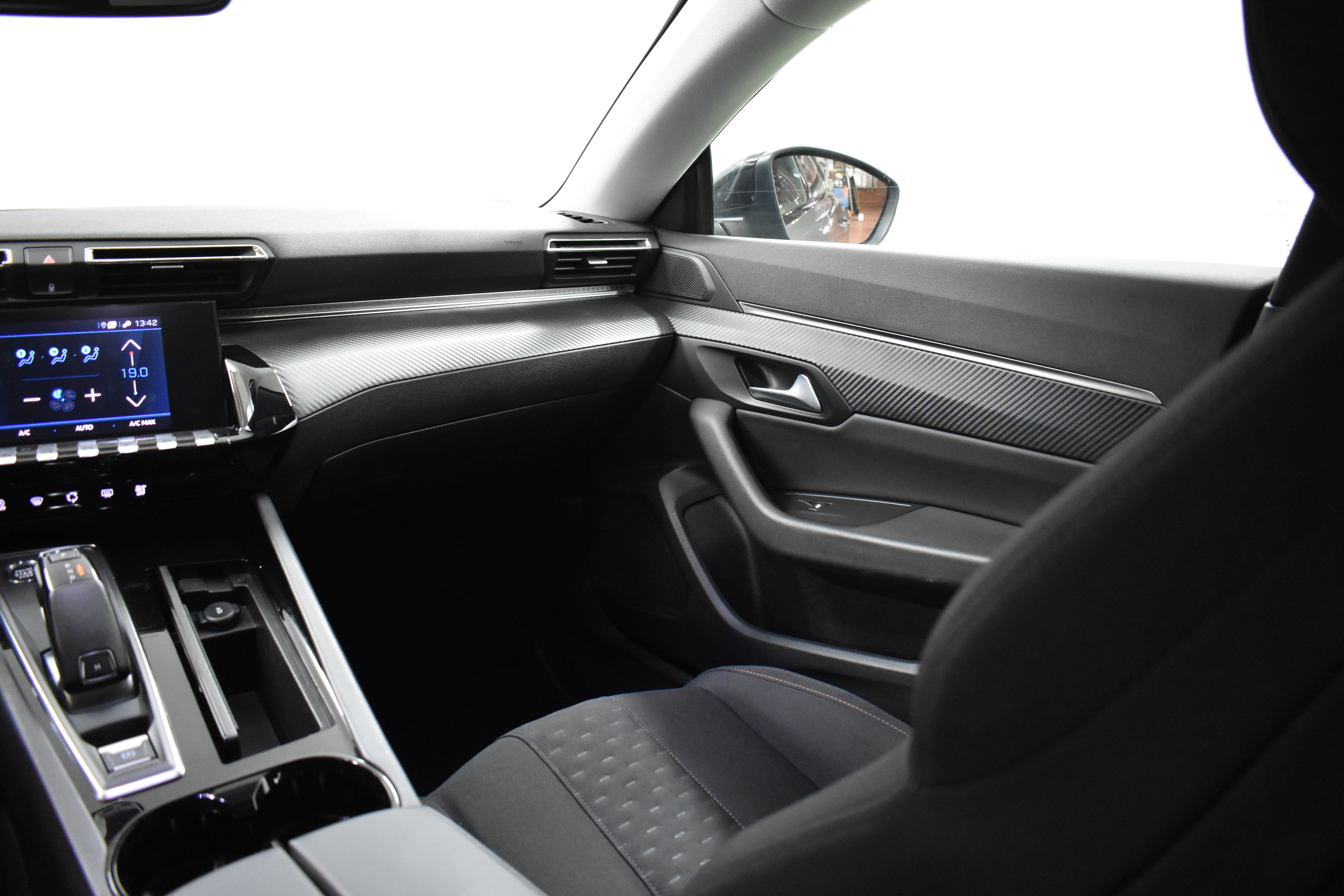 Vehicle gallery image 14