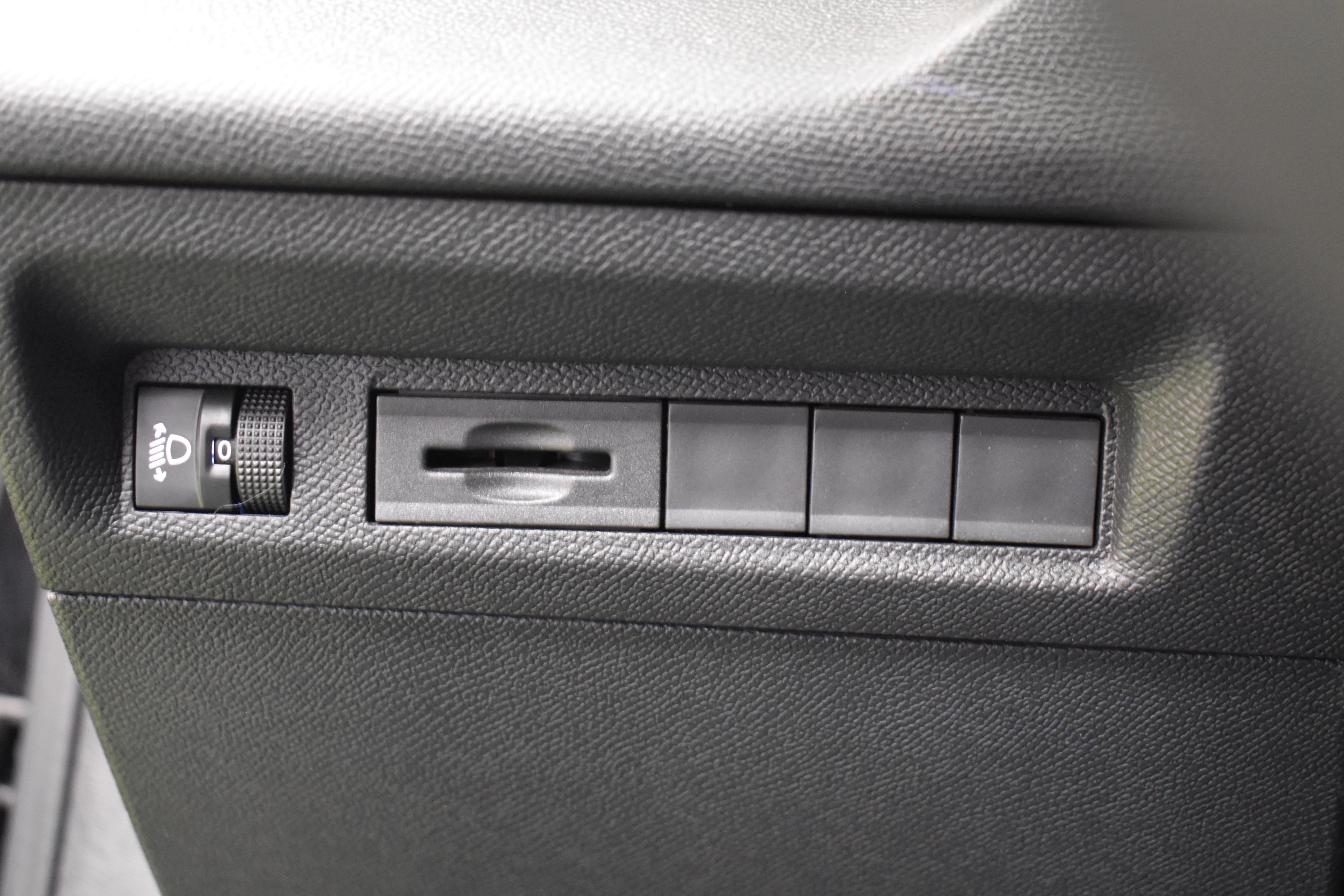 Vehicle gallery image 11